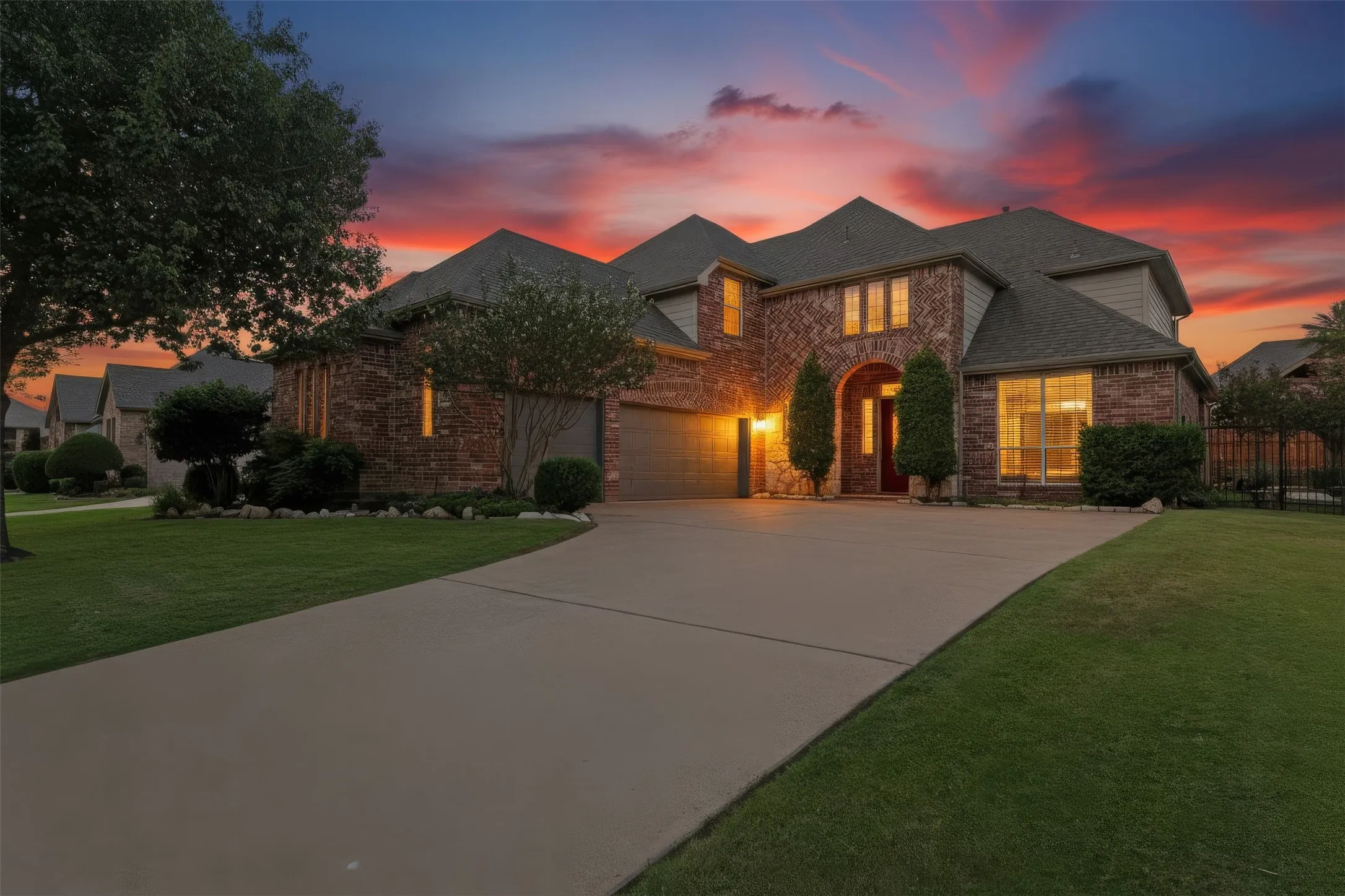 Single Family Residence For Sale in Tarrant County , 1807 Lake Glen Trail, Mansfield, Texas 76063, 4 Bedroom, 4 Bathroom, 3 Garage spaces, 3,074 Sqft, built in 2002, mls#21375613, Real Estate Agent in Mansfield, Homes For Sale in Tarrant county, Homes For Sale in Mansfield, Realtor in Mansfield Texas, Real Estate Brokerage Independent Realty Texas, Luminita Cordes Realtor