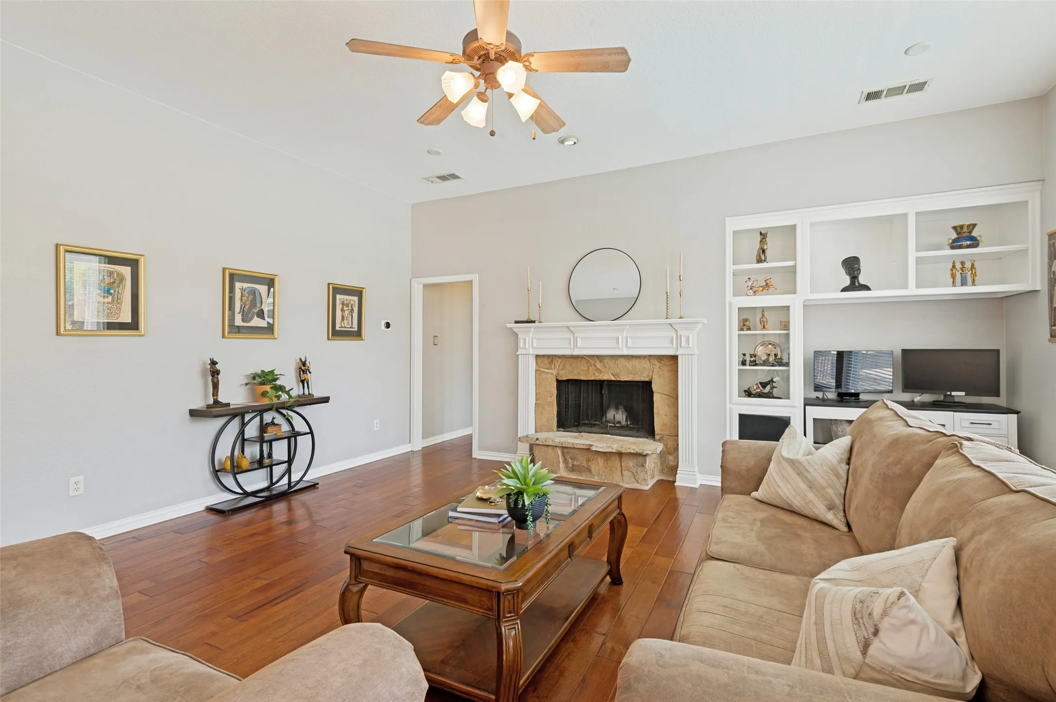 Single Family Residence For Sale in Tarrant County , 1807 Lake Glen Trail, Mansfield, Texas 76063, 4 Bedroom, 4 Bathroom, 3 Garage spaces, 3,074 Sqft, built in 2002, mls#21375613, Real Estate Agent in Mansfield, Homes For Sale in Tarrant county, Homes For Sale in Mansfield, Realtor in Mansfield Texas, Real Estate Brokerage Independent Realty Texas, Luminita Cordes Realtor