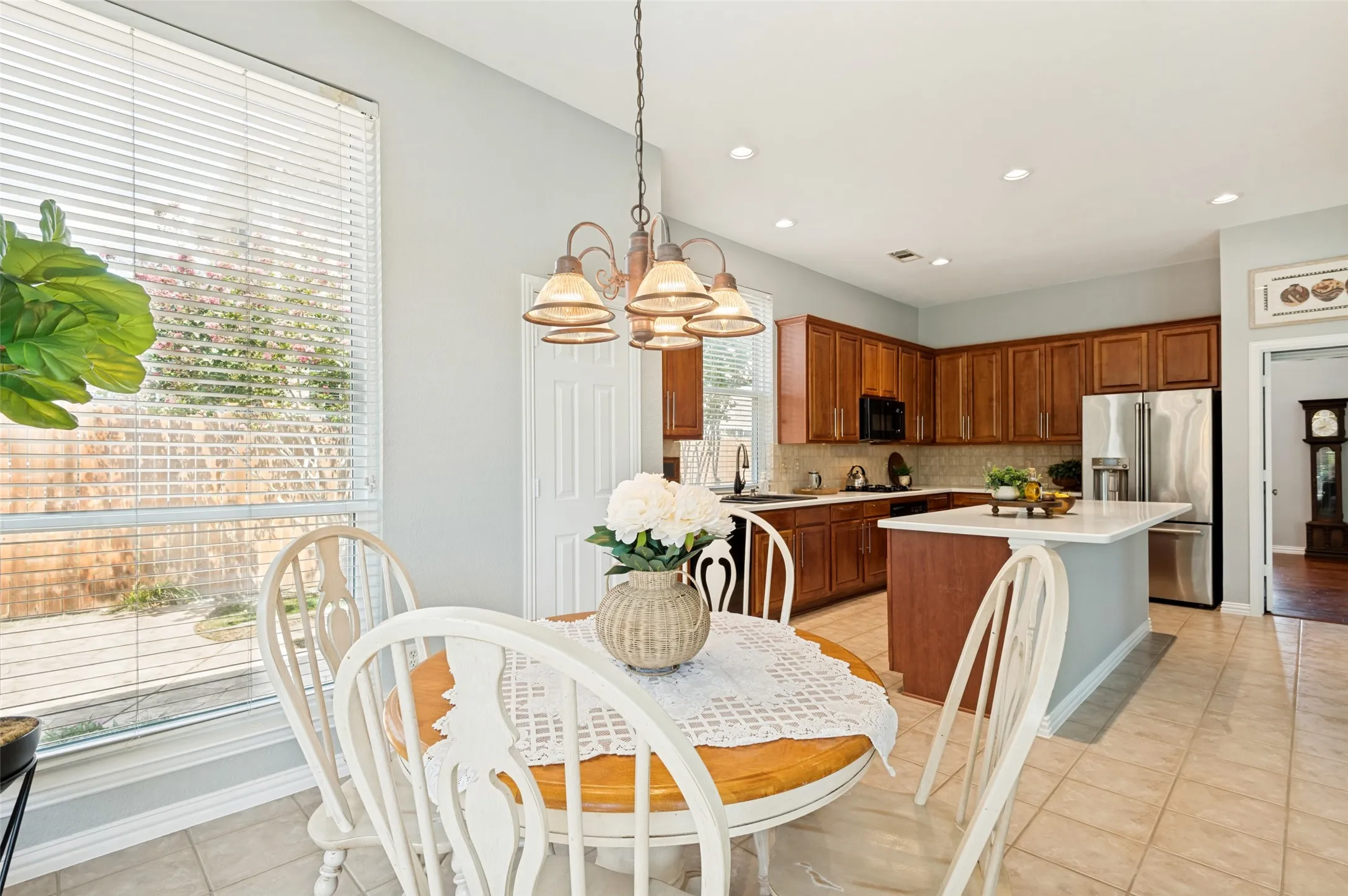 Single Family Residence For Sale in Tarrant County , 1807 Lake Glen Trail, Mansfield, Texas 76063, 4 Bedroom, 4 Bathroom, 3 Garage spaces, 3,074 Sqft, built in 2002, mls#21375613, Real Estate Agent in Mansfield, Homes For Sale in Tarrant county, Homes For Sale in Mansfield, Realtor in Mansfield Texas, Real Estate Brokerage Independent Realty Texas, Luminita Cordes Realtor