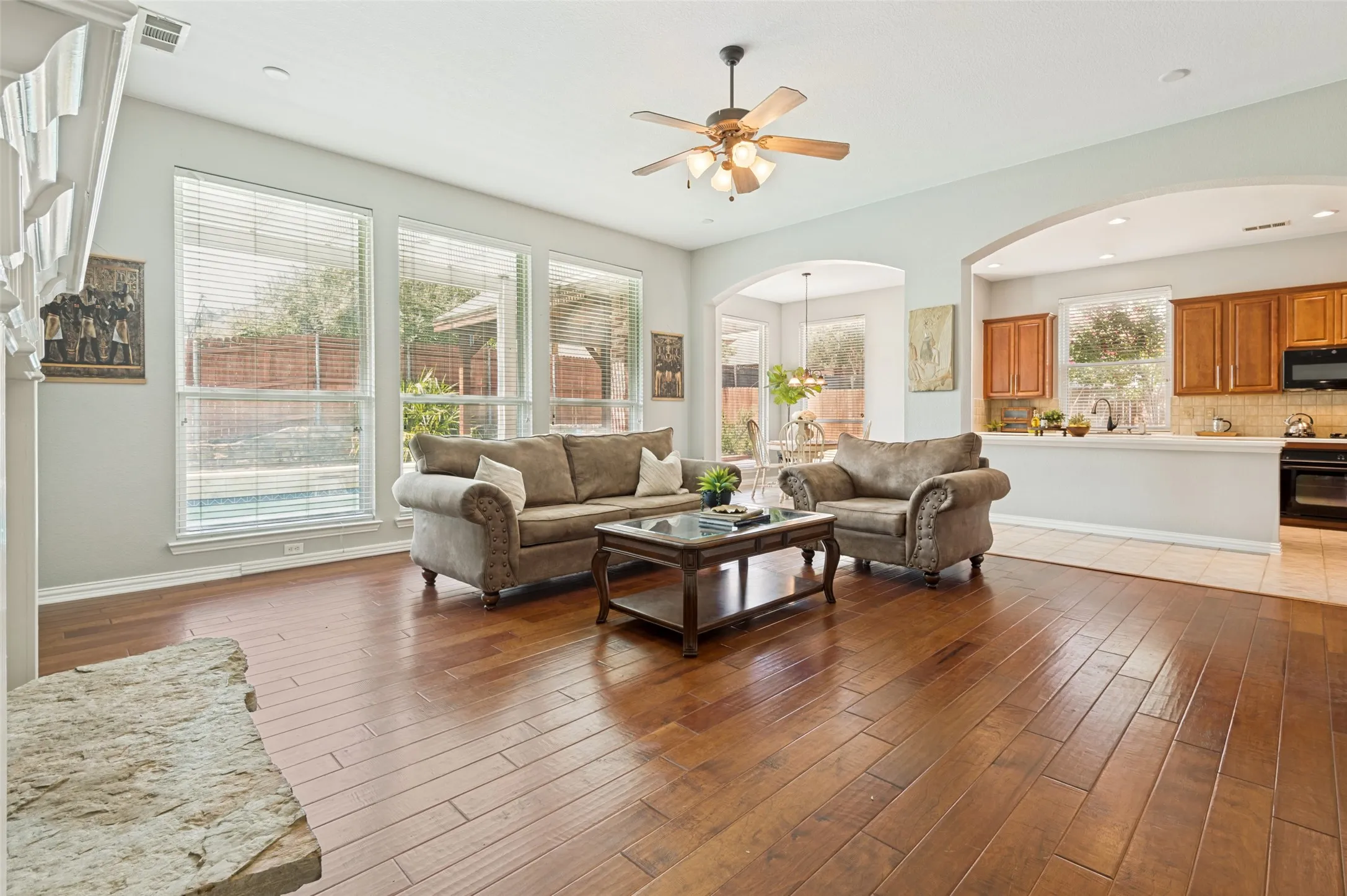Single Family Residence For Sale in Tarrant County , 1807 Lake Glen Trail, Mansfield, Texas 76063, 4 Bedroom, 4 Bathroom, 3 Garage spaces, 3,074 Sqft, built in 2002, mls#21375613, Real Estate Agent in Mansfield, Homes For Sale in Tarrant county, Homes For Sale in Mansfield, Realtor in Mansfield Texas, Real Estate Brokerage Independent Realty Texas, Luminita Cordes Realtor
