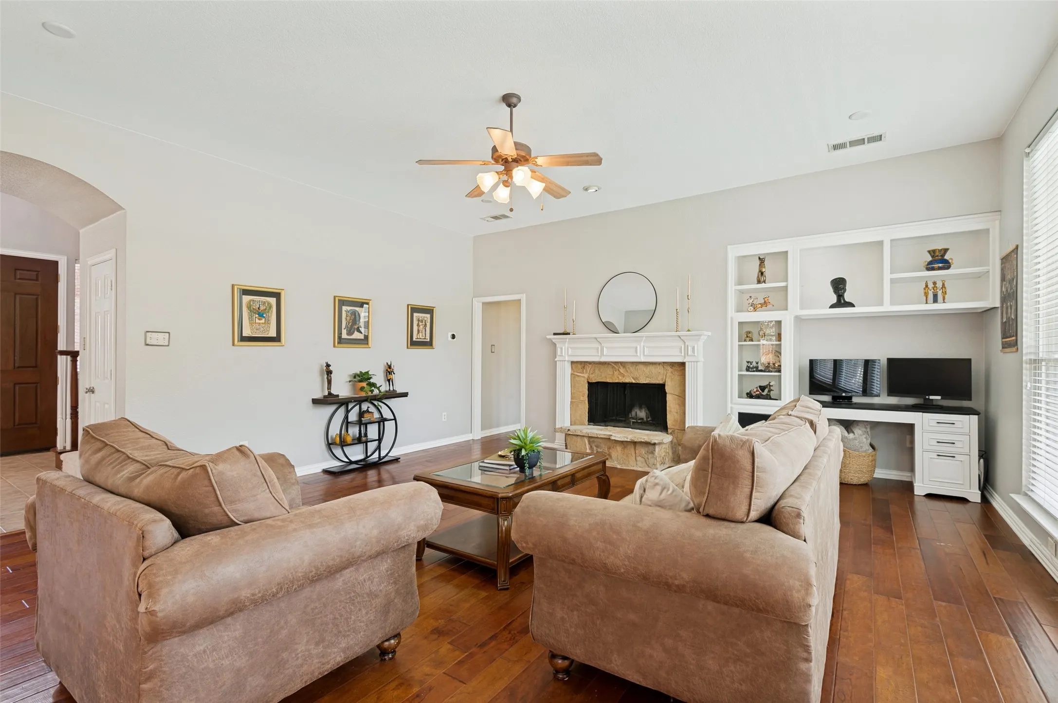 Single Family Residence For Sale in Tarrant County , 1807 Lake Glen Trail, Mansfield, Texas 76063, 4 Bedroom, 4 Bathroom, 3 Garage spaces, 3,074 Sqft, built in 2002, mls#21375613, Real Estate Agent in Mansfield, Homes For Sale in Tarrant county, Homes For Sale in Mansfield, Realtor in Mansfield Texas, Real Estate Brokerage Independent Realty Texas, Luminita Cordes Realtor