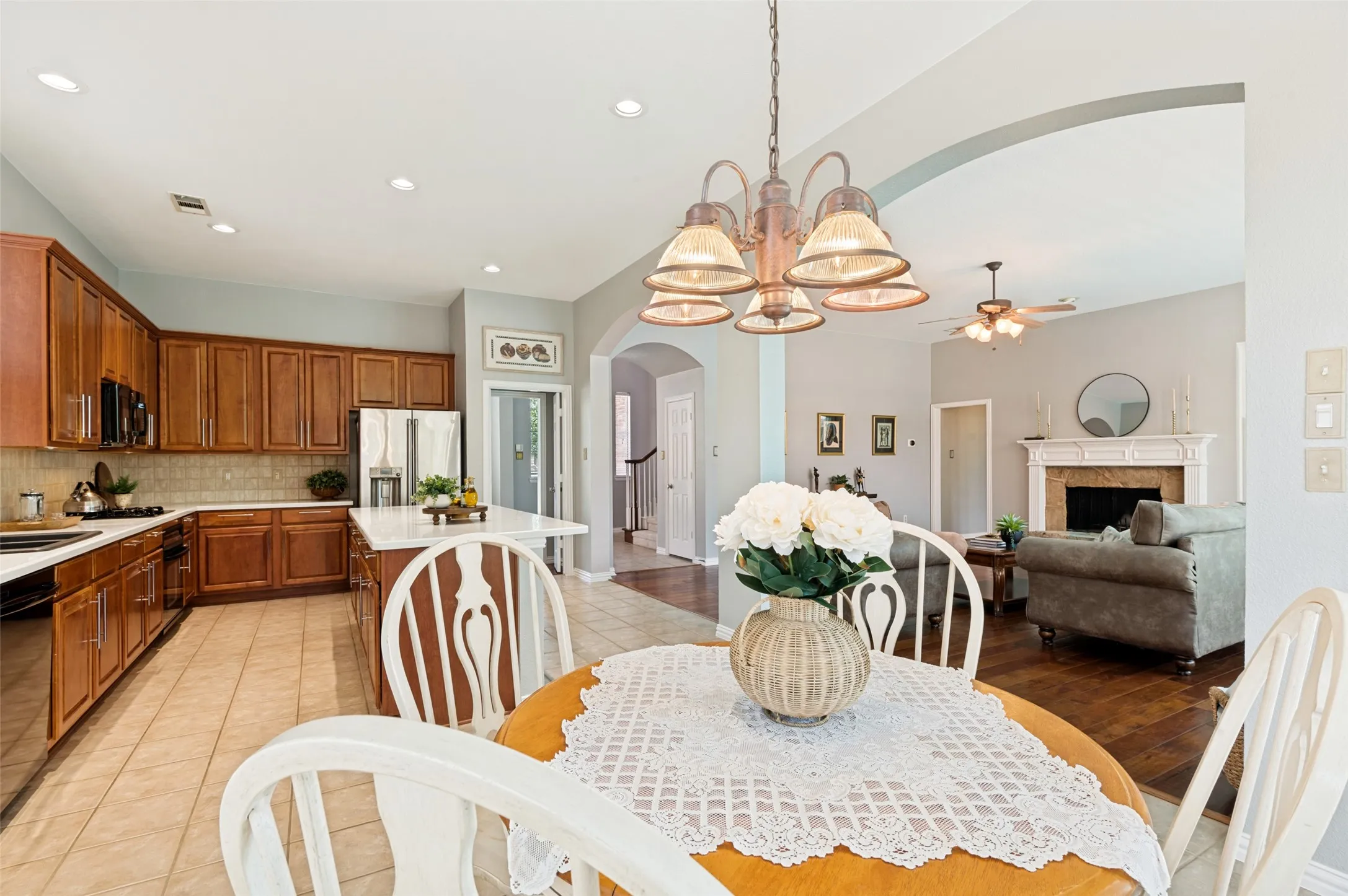 Single Family Residence For Sale in Tarrant County , 1807 Lake Glen Trail, Mansfield, Texas 76063, 4 Bedroom, 4 Bathroom, 3 Garage spaces, 3,074 Sqft, built in 2002, mls#21375613, Real Estate Agent in Mansfield, Homes For Sale in Tarrant county, Homes For Sale in Mansfield, Realtor in Mansfield Texas, Real Estate Brokerage Independent Realty Texas, Luminita Cordes Realtor
