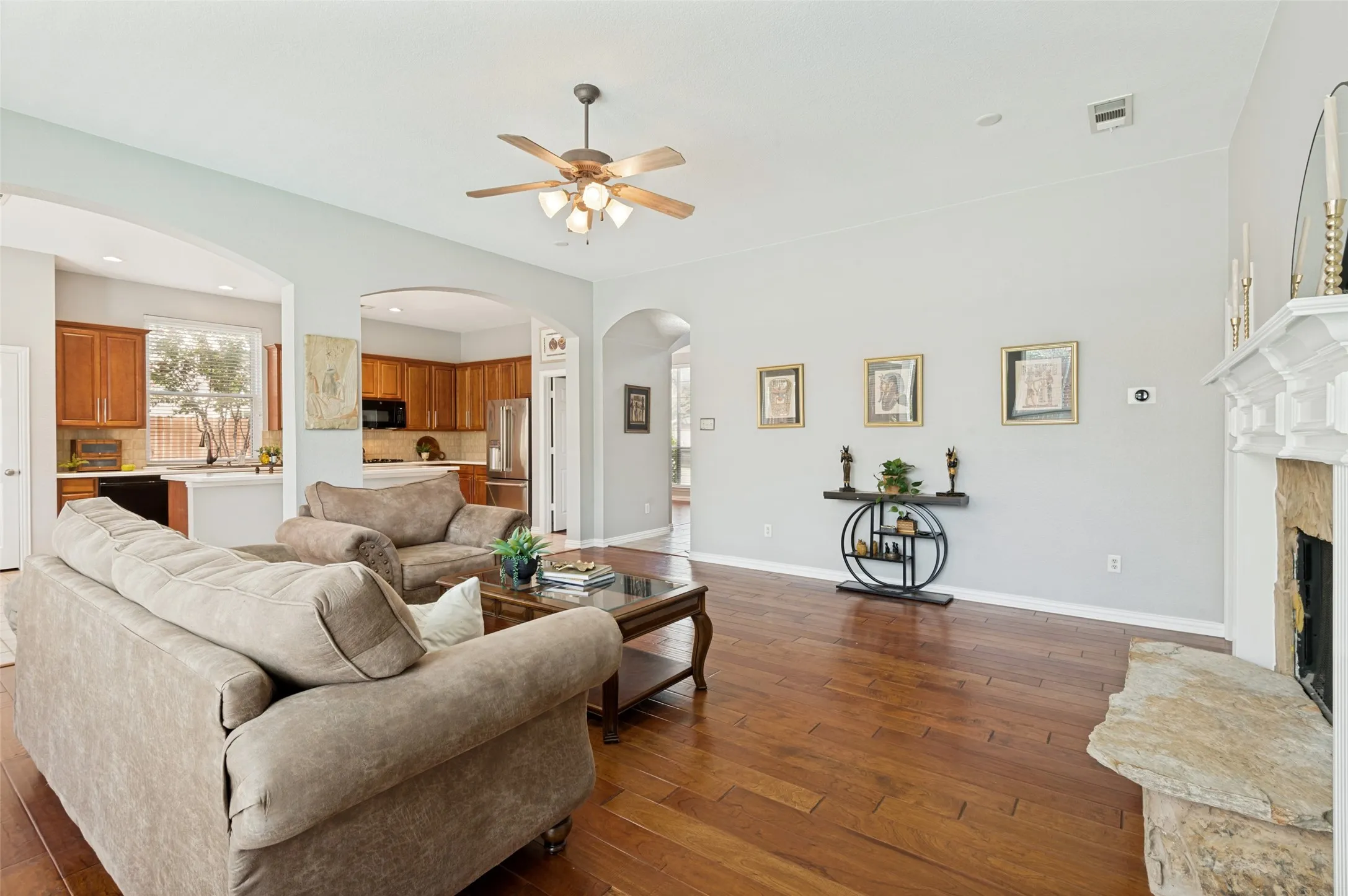 Single Family Residence For Sale in Tarrant County , 1807 Lake Glen Trail, Mansfield, Texas 76063, 4 Bedroom, 4 Bathroom, 3 Garage spaces, 3,074 Sqft, built in 2002, mls#21375613, Real Estate Agent in Mansfield, Homes For Sale in Tarrant county, Homes For Sale in Mansfield, Realtor in Mansfield Texas, Real Estate Brokerage Independent Realty Texas, Luminita Cordes Realtor