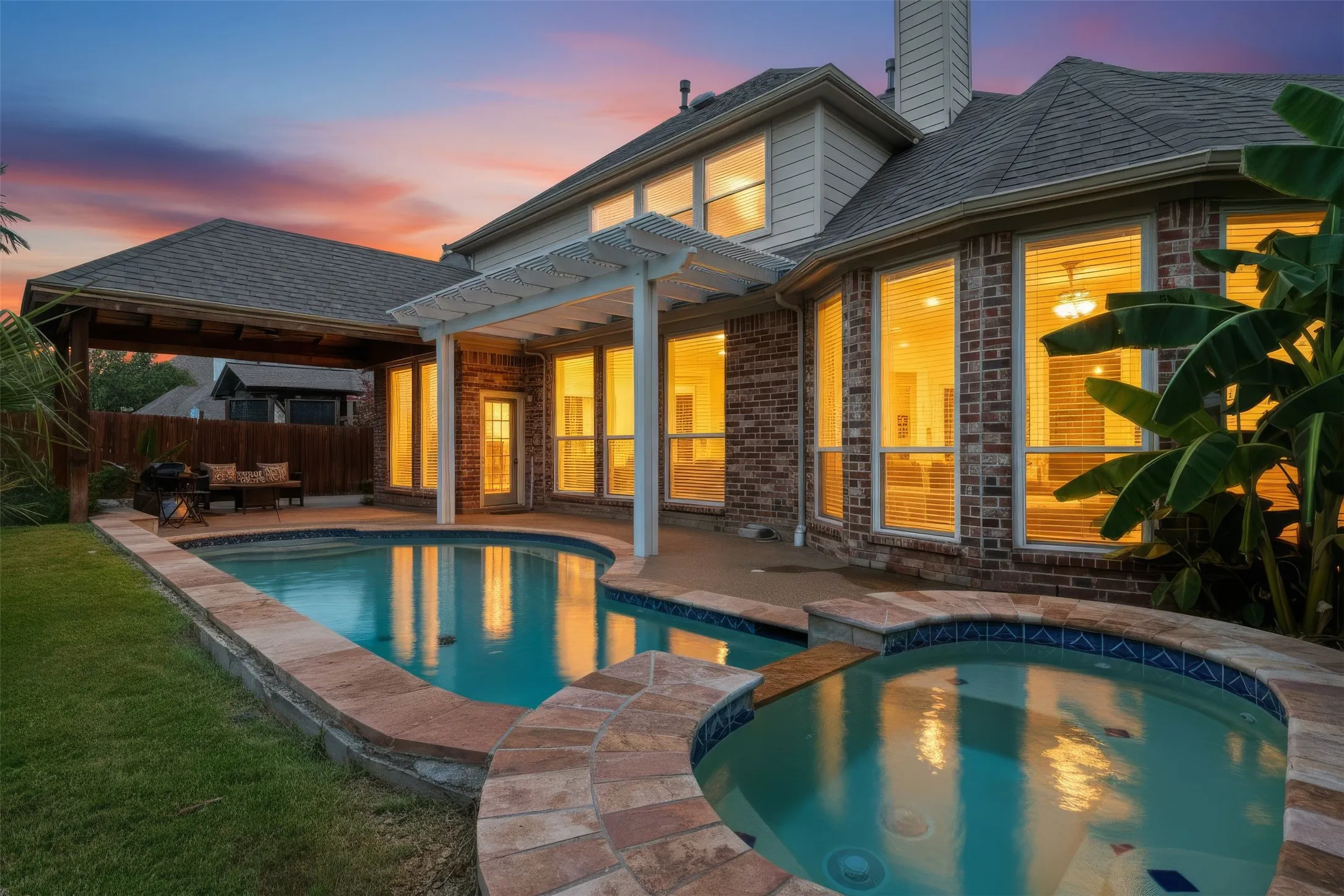 Single Family Residence For Sale in Tarrant County , 1807 Lake Glen Trail, Mansfield, Texas 76063, 4 Bedroom, 4 Bathroom, 3 Garage spaces, 3,074 Sqft, built in 2002, mls#21375613, Real Estate Agent in Mansfield, Homes For Sale in Tarrant county, Homes For Sale in Mansfield, Realtor in Mansfield Texas, Real Estate Brokerage Independent Realty Texas, Luminita Cordes Realtor