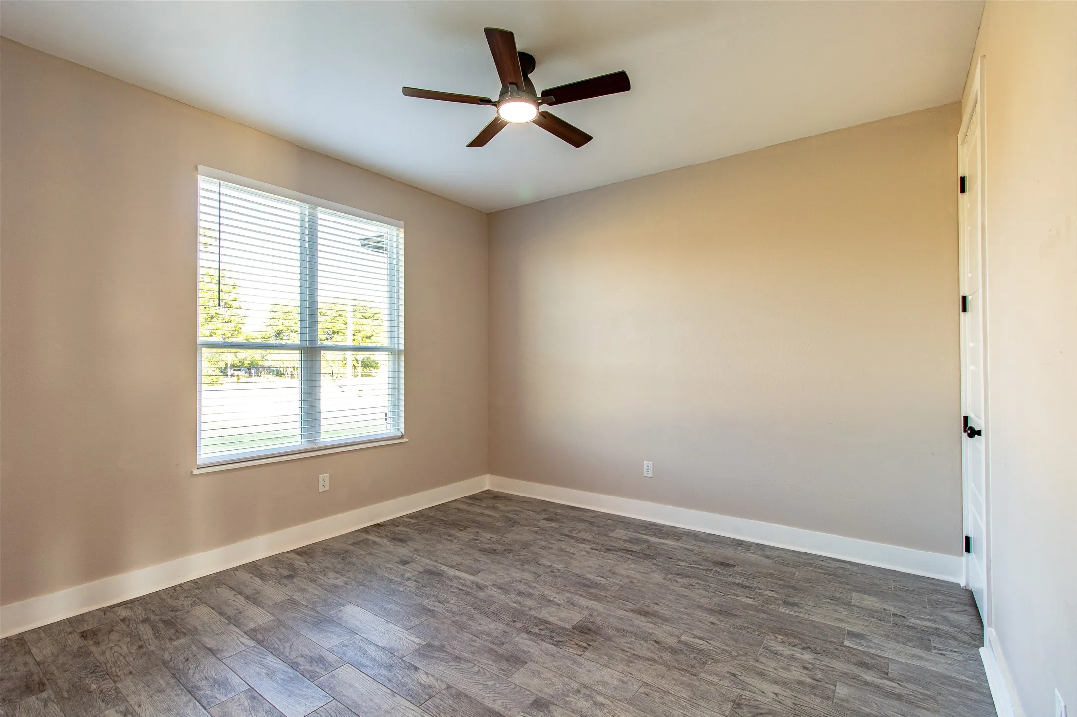 Single Family Residence For Sale in Ellis County , 3900 FM 1183, Ennis, Texas 75119, 5 Bedroom, 2 Bathroom, 2 Garage spaces, 3,419 Sqft, built in 2023, mls#21378391, Real Estate Agent in Ennis, Homes For Sale in Ellis county, Homes For Sale in Ennis, Realtor in Ennis Texas, Real Estate Brokerage Independent Realty Texas, Luminita Cordes Realtor