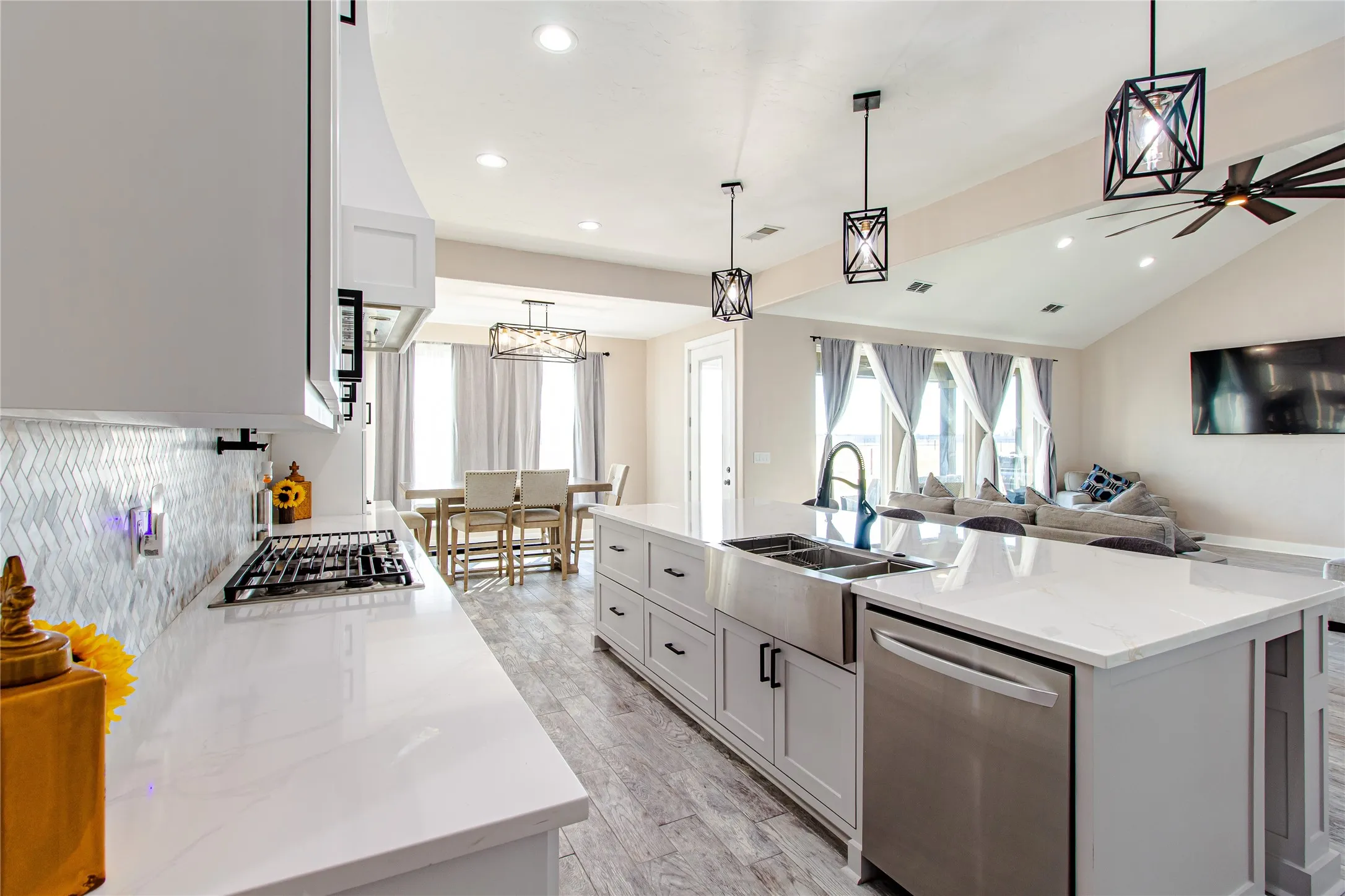 Single Family Residence For Sale in Ellis County , 3900 FM 1183, Ennis, Texas 75119, 5 Bedroom, 2 Bathroom, 2 Garage spaces, 3,419 Sqft, built in 2023, mls#21378391, Real Estate Agent in Ennis, Homes For Sale in Ellis county, Homes For Sale in Ennis, Realtor in Ennis Texas, Real Estate Brokerage Independent Realty Texas, Luminita Cordes Realtor
