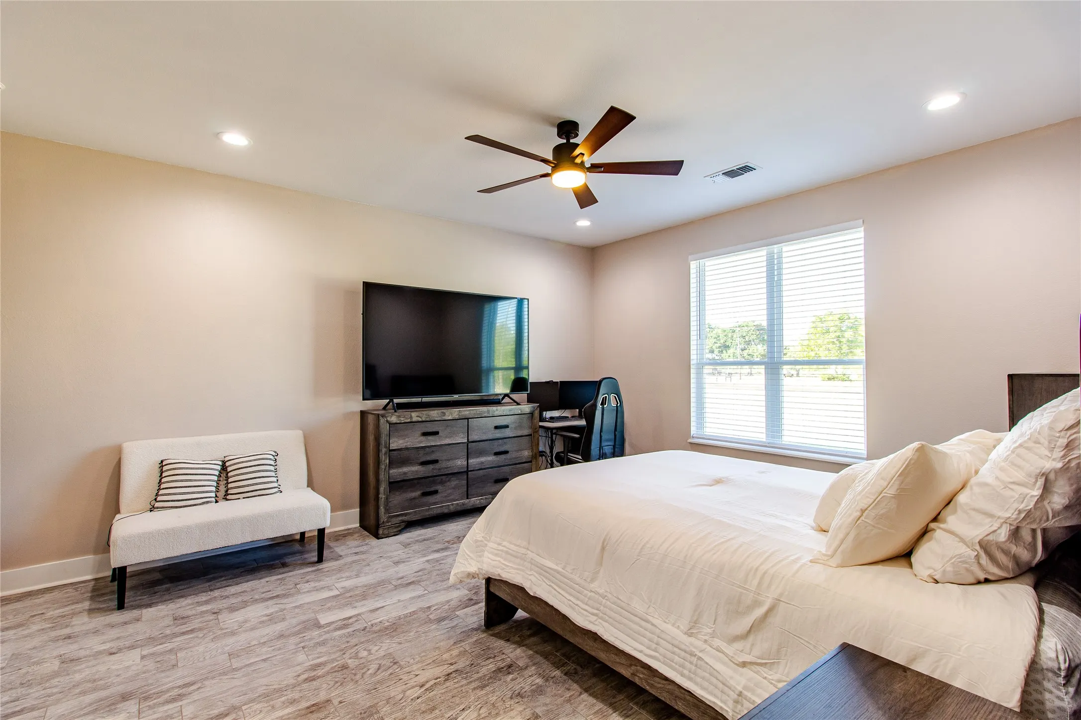 Single Family Residence For Sale in Ellis County , 3900 FM 1183, Ennis, Texas 75119, 5 Bedroom, 2 Bathroom, 2 Garage spaces, 3,419 Sqft, built in 2023, mls#21378391, Real Estate Agent in Ennis, Homes For Sale in Ellis county, Homes For Sale in Ennis, Realtor in Ennis Texas, Real Estate Brokerage Independent Realty Texas, Luminita Cordes Realtor