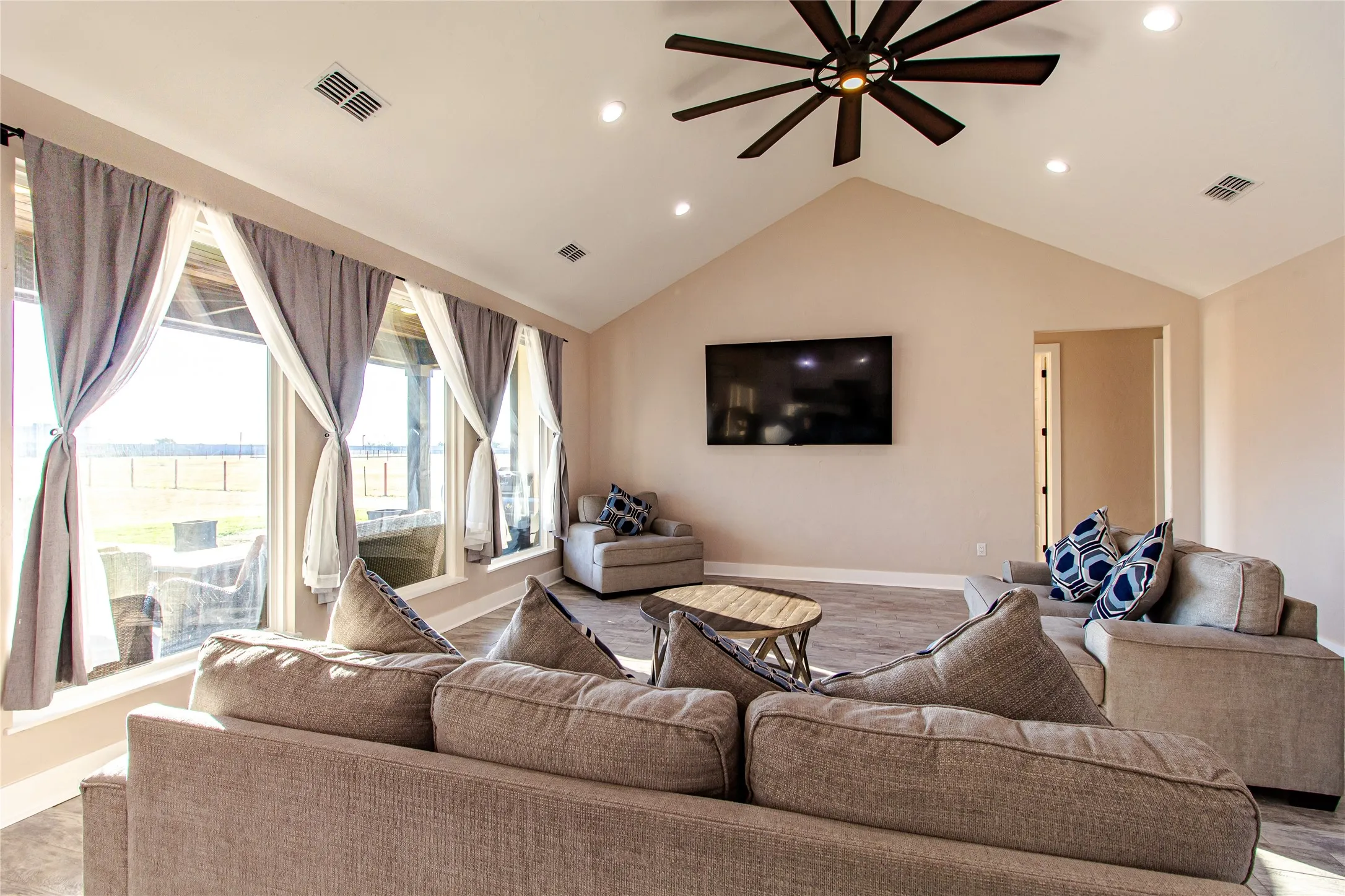 Single Family Residence For Sale in Ellis County , 3900 FM 1183, Ennis, Texas 75119, 5 Bedroom, 2 Bathroom, 2 Garage spaces, 3,419 Sqft, built in 2023, mls#21378391, Real Estate Agent in Ennis, Homes For Sale in Ellis county, Homes For Sale in Ennis, Realtor in Ennis Texas, Real Estate Brokerage Independent Realty Texas, Luminita Cordes Realtor