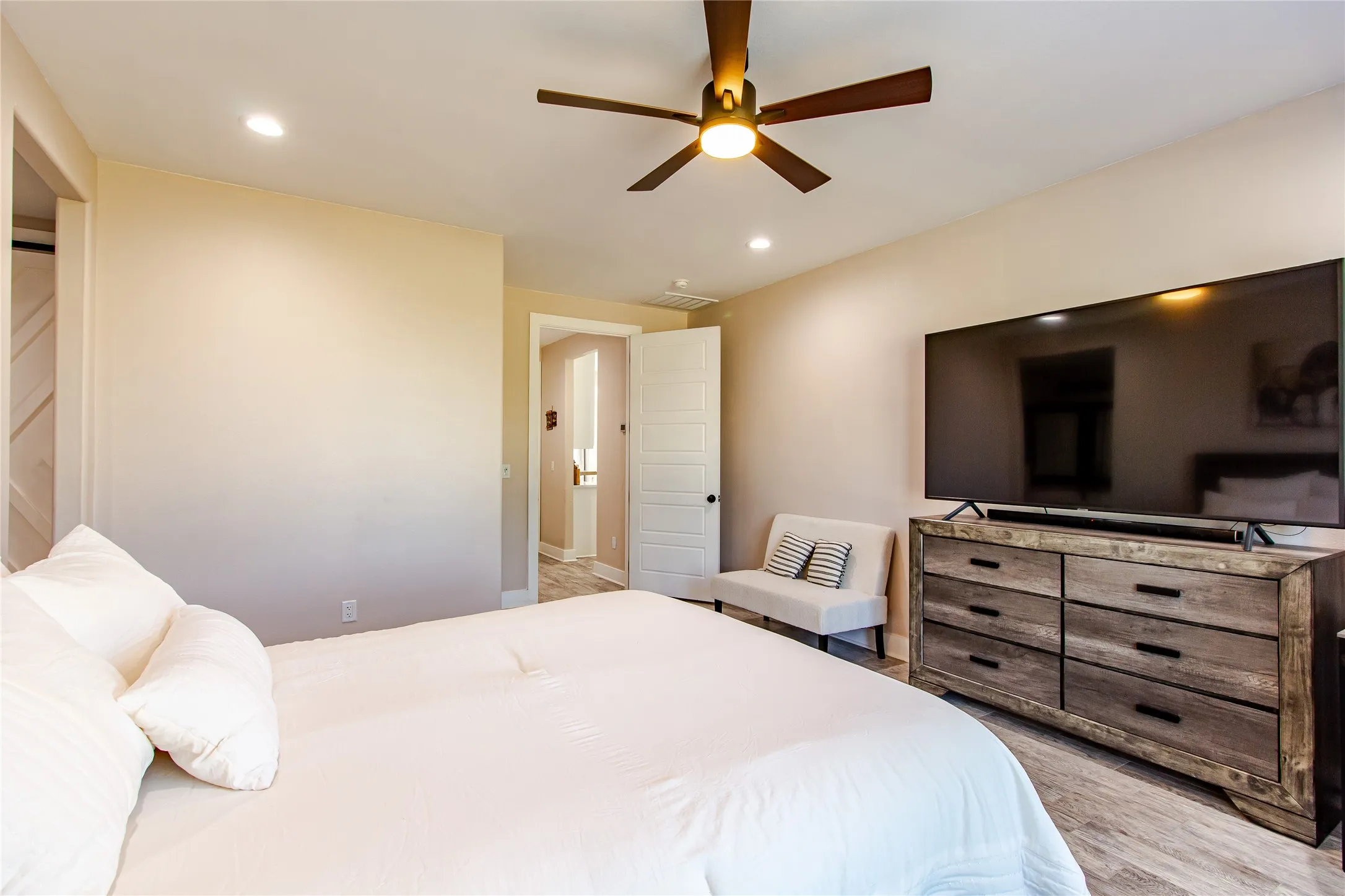 Single Family Residence For Sale in Ellis County , 3900 FM 1183, Ennis, Texas 75119, 5 Bedroom, 2 Bathroom, 2 Garage spaces, 3,419 Sqft, built in 2023, mls#21378391, Real Estate Agent in Ennis, Homes For Sale in Ellis county, Homes For Sale in Ennis, Realtor in Ennis Texas, Real Estate Brokerage Independent Realty Texas, Luminita Cordes Realtor