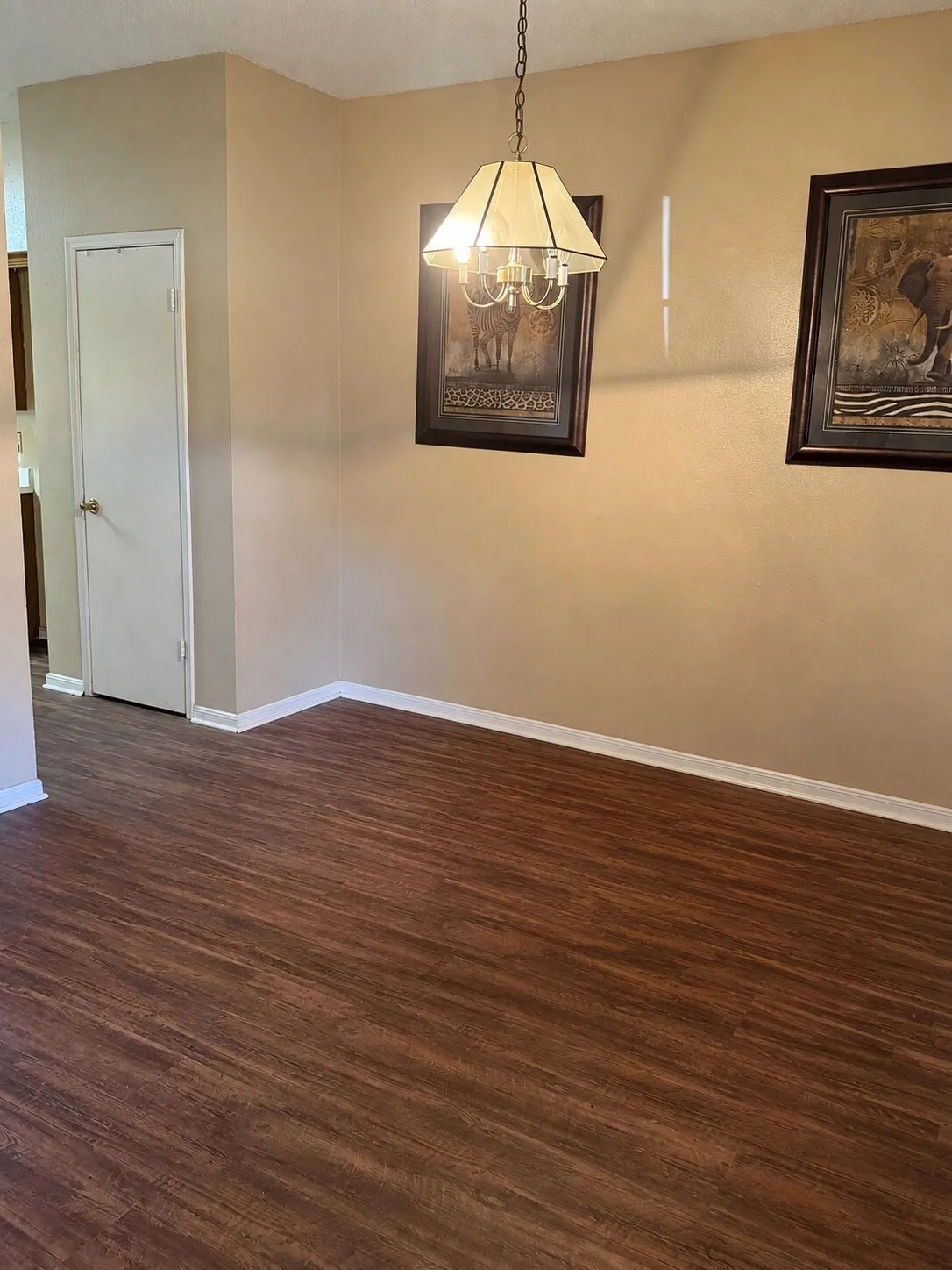 Single Family Residence For Sale in Dallas County , 2005 Spring Mills Road, Mesquite, Texas 75181, 3 Bedroom, 3 Bathroom, 2 Garage spaces, 1,978 Sqft, built in 1989, mls#21378393, Real Estate Agent in Mesquite, Homes For Sale in Dallas county, Homes For Sale in Mesquite, Realtor in Mesquite Texas, Real Estate Brokerage Independent Realty Texas, Luminita Cordes Realtor
