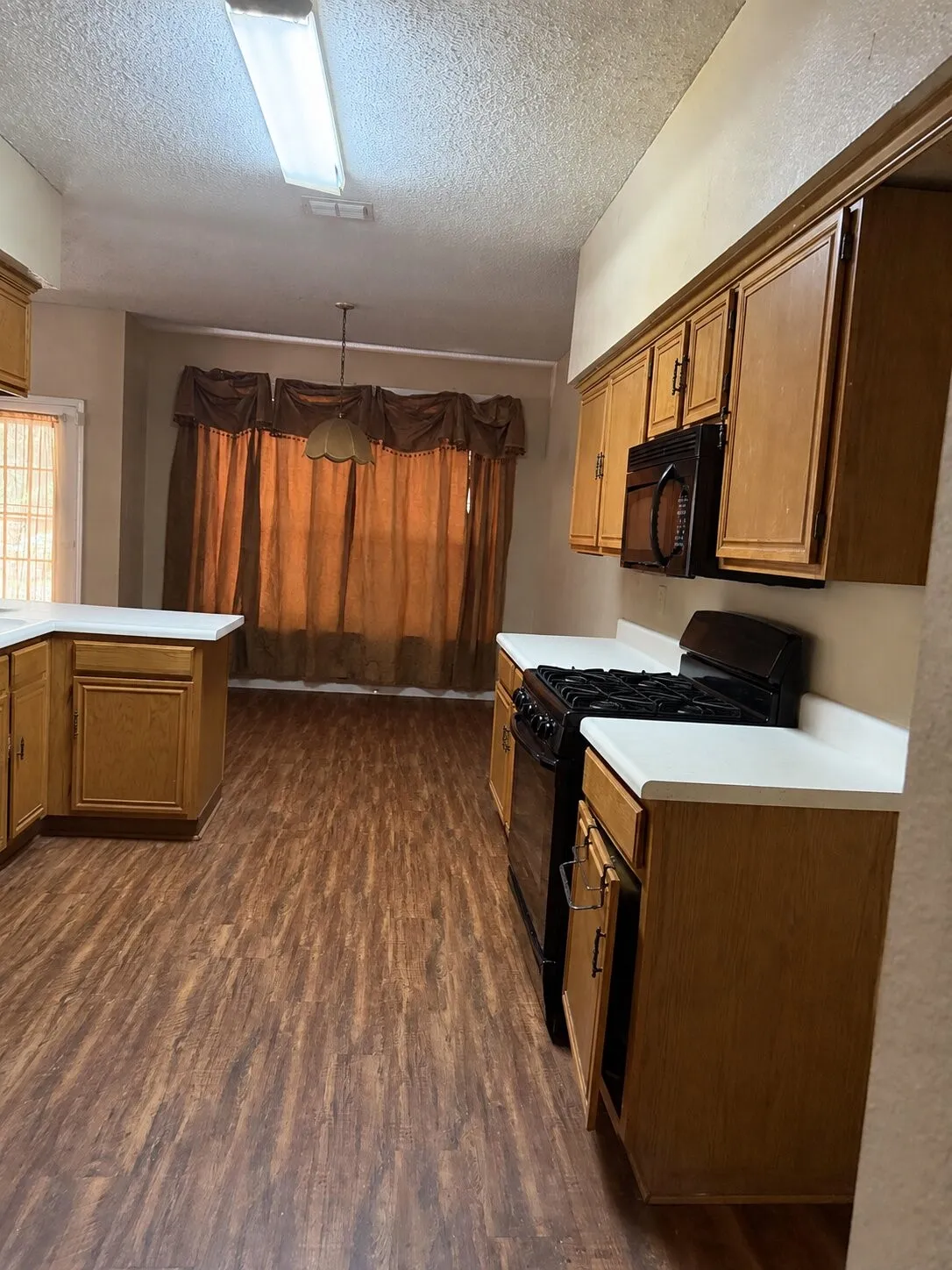 Single Family Residence For Sale in Dallas County , 2005 Spring Mills Road, Mesquite, Texas 75181, 3 Bedroom, 3 Bathroom, 2 Garage spaces, 1,978 Sqft, built in 1989, mls#21378393, Real Estate Agent in Mesquite, Homes For Sale in Dallas county, Homes For Sale in Mesquite, Realtor in Mesquite Texas, Real Estate Brokerage Independent Realty Texas, Luminita Cordes Realtor