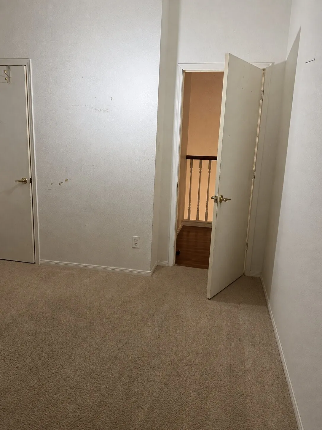 Single Family Residence For Sale in Dallas County , 2005 Spring Mills Road, Mesquite, Texas 75181, 3 Bedroom, 3 Bathroom, 2 Garage spaces, 1,978 Sqft, built in 1989, mls#21378393, Real Estate Agent in Mesquite, Homes For Sale in Dallas county, Homes For Sale in Mesquite, Realtor in Mesquite Texas, Real Estate Brokerage Independent Realty Texas, Luminita Cordes Realtor