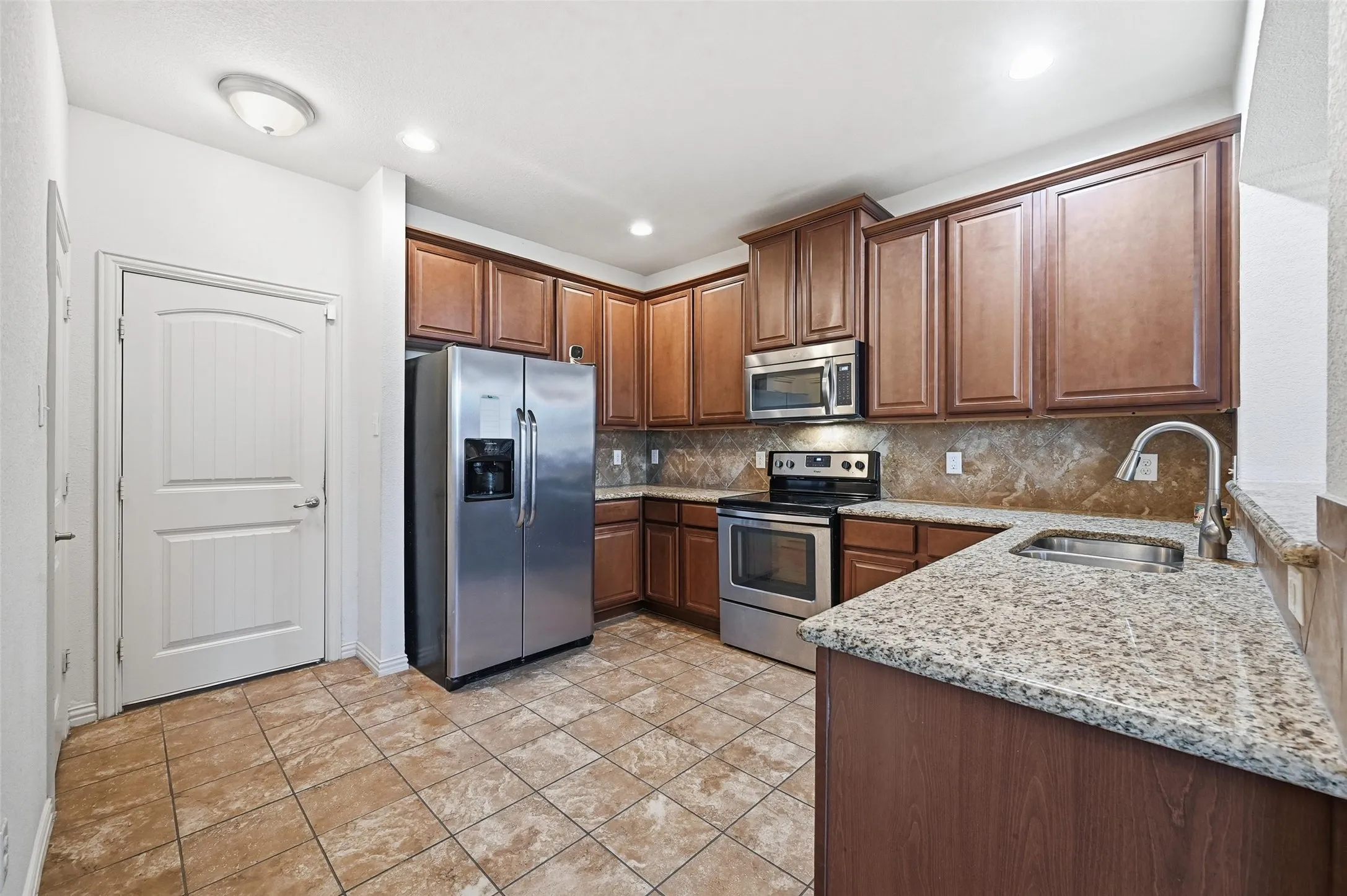 Townhouse For Sale in Tarrant County , 6913 Sandshell Boulevard, Fort Worth, Texas 76137, 2 Bedroom, 3 Bathroom, 2 Garage spaces, 1,432 Sqft, built in 2015, mls#21371423, Real Estate Agent in Fort Worth, Homes For Sale in Tarrant county, Homes For Sale in Fort Worth, Realtor in Fort Worth Texas, Real Estate Brokerage Independent Realty Texas, Luminita Cordes Realtor