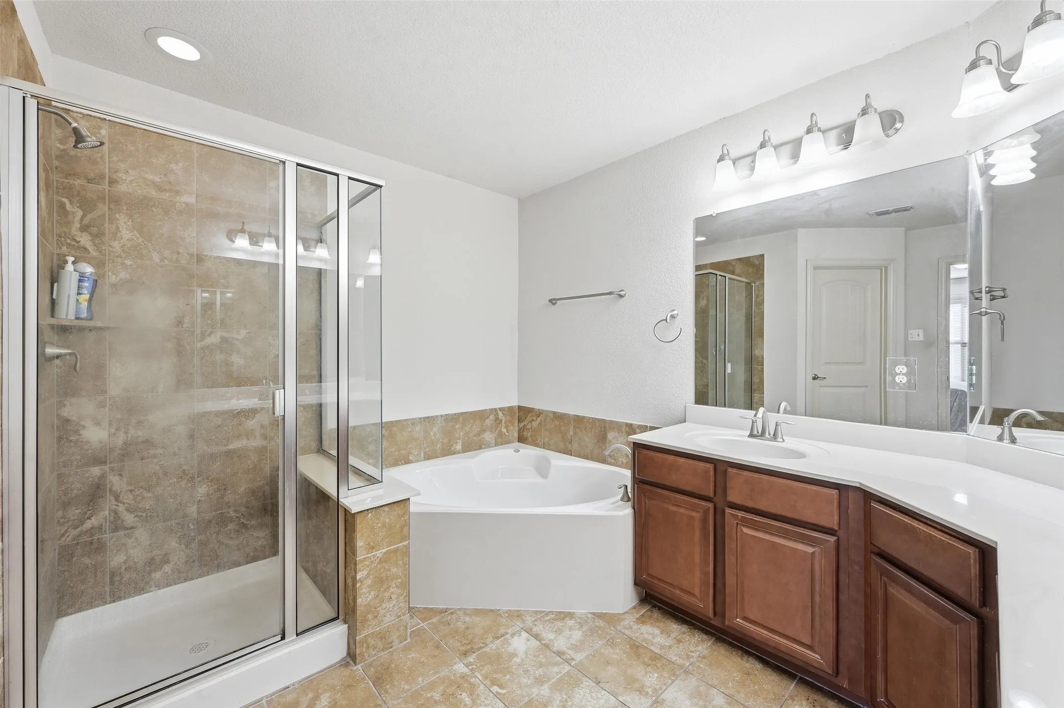 Townhouse For Sale in Tarrant County , 6913 Sandshell Boulevard, Fort Worth, Texas 76137, 2 Bedroom, 3 Bathroom, 2 Garage spaces, 1,432 Sqft, built in 2015, mls#21371423, Real Estate Agent in Fort Worth, Homes For Sale in Tarrant county, Homes For Sale in Fort Worth, Realtor in Fort Worth Texas, Real Estate Brokerage Independent Realty Texas, Luminita Cordes Realtor
