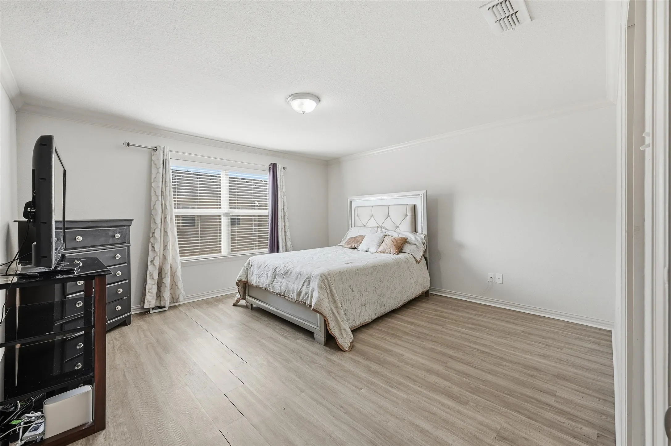 Townhouse For Sale in Tarrant County , 6913 Sandshell Boulevard, Fort Worth, Texas 76137, 2 Bedroom, 3 Bathroom, 2 Garage spaces, 1,432 Sqft, built in 2015, mls#21371423, Real Estate Agent in Fort Worth, Homes For Sale in Tarrant county, Homes For Sale in Fort Worth, Realtor in Fort Worth Texas, Real Estate Brokerage Independent Realty Texas, Luminita Cordes Realtor