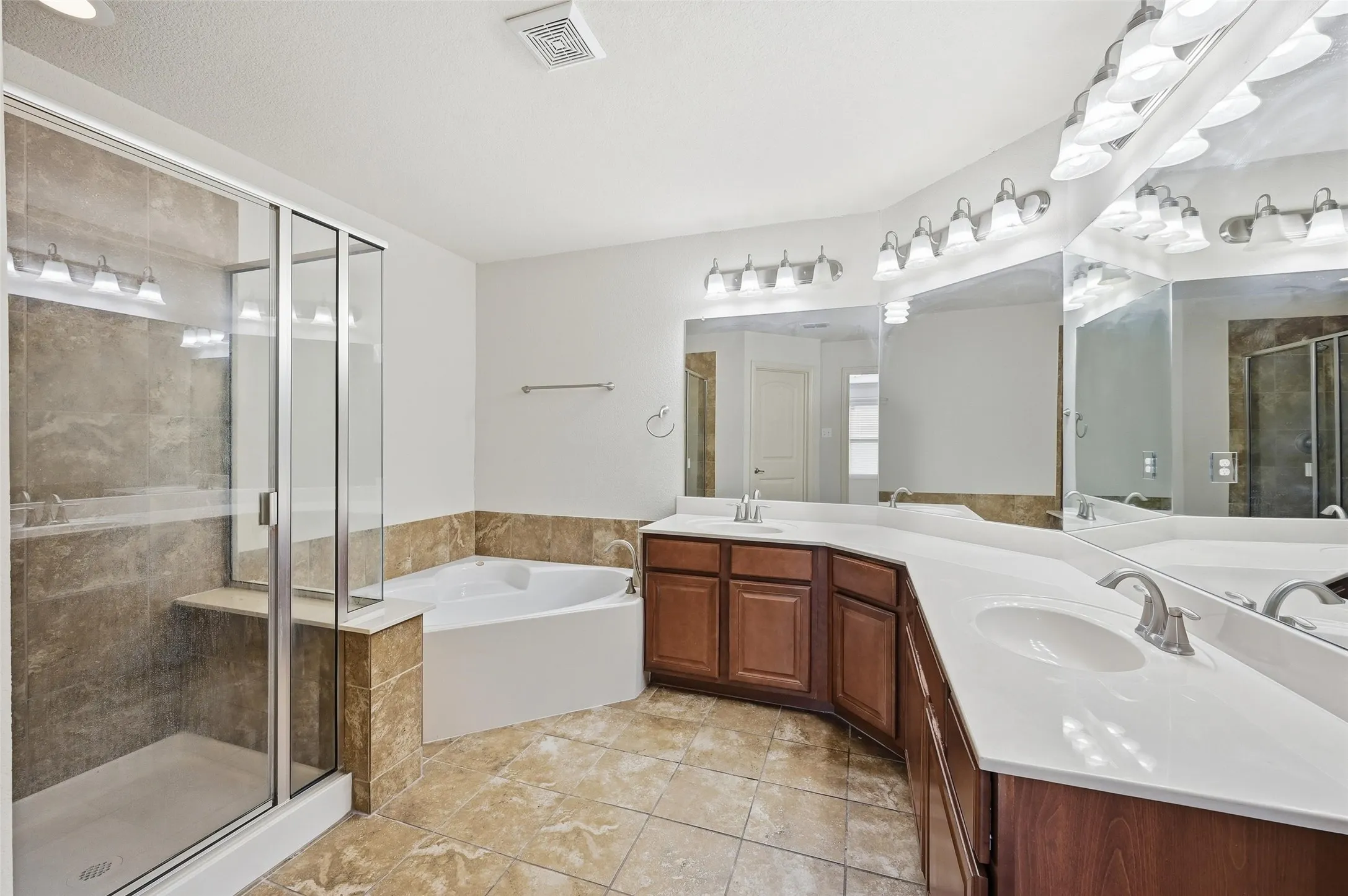 Townhouse For Sale in Tarrant County , 6913 Sandshell Boulevard, Fort Worth, Texas 76137, 2 Bedroom, 3 Bathroom, 2 Garage spaces, 1,432 Sqft, built in 2015, mls#21371423, Real Estate Agent in Fort Worth, Homes For Sale in Tarrant county, Homes For Sale in Fort Worth, Realtor in Fort Worth Texas, Real Estate Brokerage Independent Realty Texas, Luminita Cordes Realtor