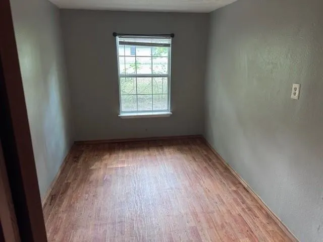 Single Family Residence For Rent in Lamar County , 675 23rd Street NW, Paris, Texas 75460, 3 Bedroom, 1 Bathroom, Garage spaces, 840 Sqft, built in 1998, mls#21374300, Real Estate Agent in Paris, Homes For Rent in Lamar county, Homes For Rent in Paris, Realtor in Paris Texas, Real Estate Brokerage Independent Realty Texas, Luminita Cordes Realtor
