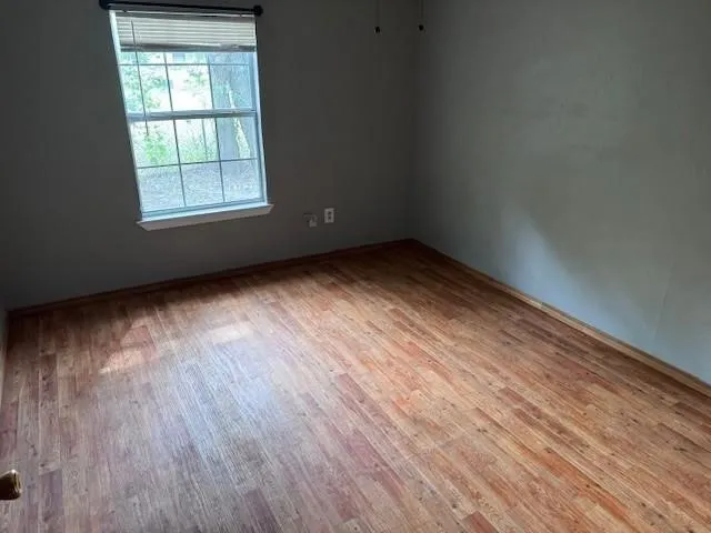 Single Family Residence For Rent in Lamar County , 675 23rd Street NW, Paris, Texas 75460, 3 Bedroom, 1 Bathroom, Garage spaces, 840 Sqft, built in 1998, mls#21374300, Real Estate Agent in Paris, Homes For Rent in Lamar county, Homes For Rent in Paris, Realtor in Paris Texas, Real Estate Brokerage Independent Realty Texas, Luminita Cordes Realtor