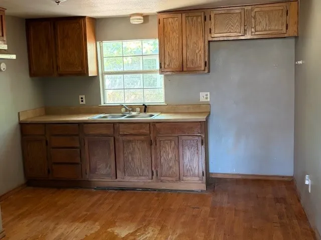 Single Family Residence For Rent in Lamar County , 675 23rd Street NW, Paris, Texas 75460, 3 Bedroom, 1 Bathroom, Garage spaces, 840 Sqft, built in 1998, mls#21374300, Real Estate Agent in Paris, Homes For Rent in Lamar county, Homes For Rent in Paris, Realtor in Paris Texas, Real Estate Brokerage Independent Realty Texas, Luminita Cordes Realtor