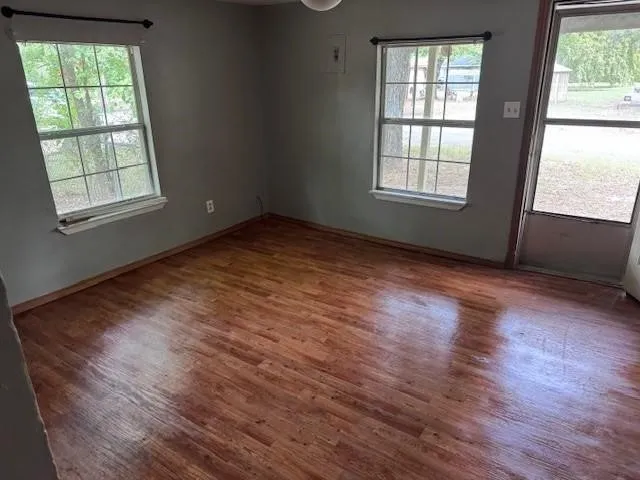 Single Family Residence For Rent in Lamar County , 675 23rd Street NW, Paris, Texas 75460, 3 Bedroom, 1 Bathroom, Garage spaces, 840 Sqft, built in 1998, mls#21374300, Real Estate Agent in Paris, Homes For Rent in Lamar county, Homes For Rent in Paris, Realtor in Paris Texas, Real Estate Brokerage Independent Realty Texas, Luminita Cordes Realtor