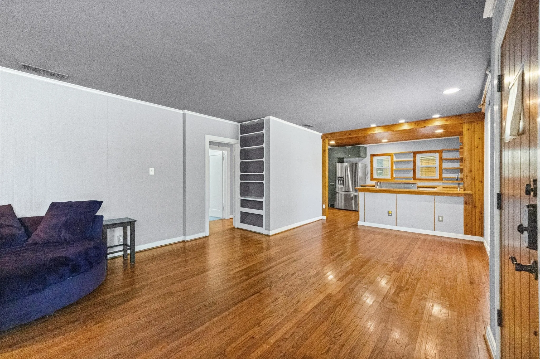 Single Family Residence For Sale in Dallas County , 6050 Penrose Avenue, Dallas, Texas 75206, 2 Bedroom, 1 Bathroom, 1 Garage spaces, 1,230 Sqft, built in 1938, mls#21378328, Real Estate Agent in Dallas, Homes For Sale in Dallas county, Homes For Sale in Dallas, Realtor in Dallas Texas, Real Estate Brokerage Independent Realty Texas, Luminita Cordes Realtor
