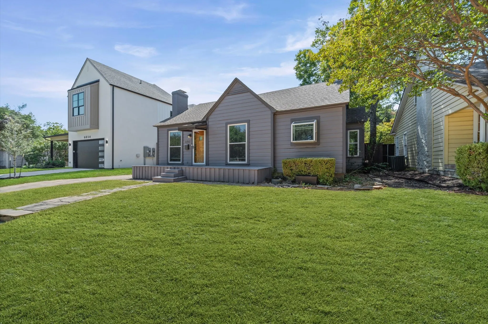Single Family Residence For Sale in Dallas County , 6050 Penrose Avenue, Dallas, Texas 75206, 2 Bedroom, 1 Bathroom, 1 Garage spaces, 1,230 Sqft, built in 1938, mls#21378328, Real Estate Agent in Dallas, Homes For Sale in Dallas county, Homes For Sale in Dallas, Realtor in Dallas Texas, Real Estate Brokerage Independent Realty Texas, Luminita Cordes Realtor