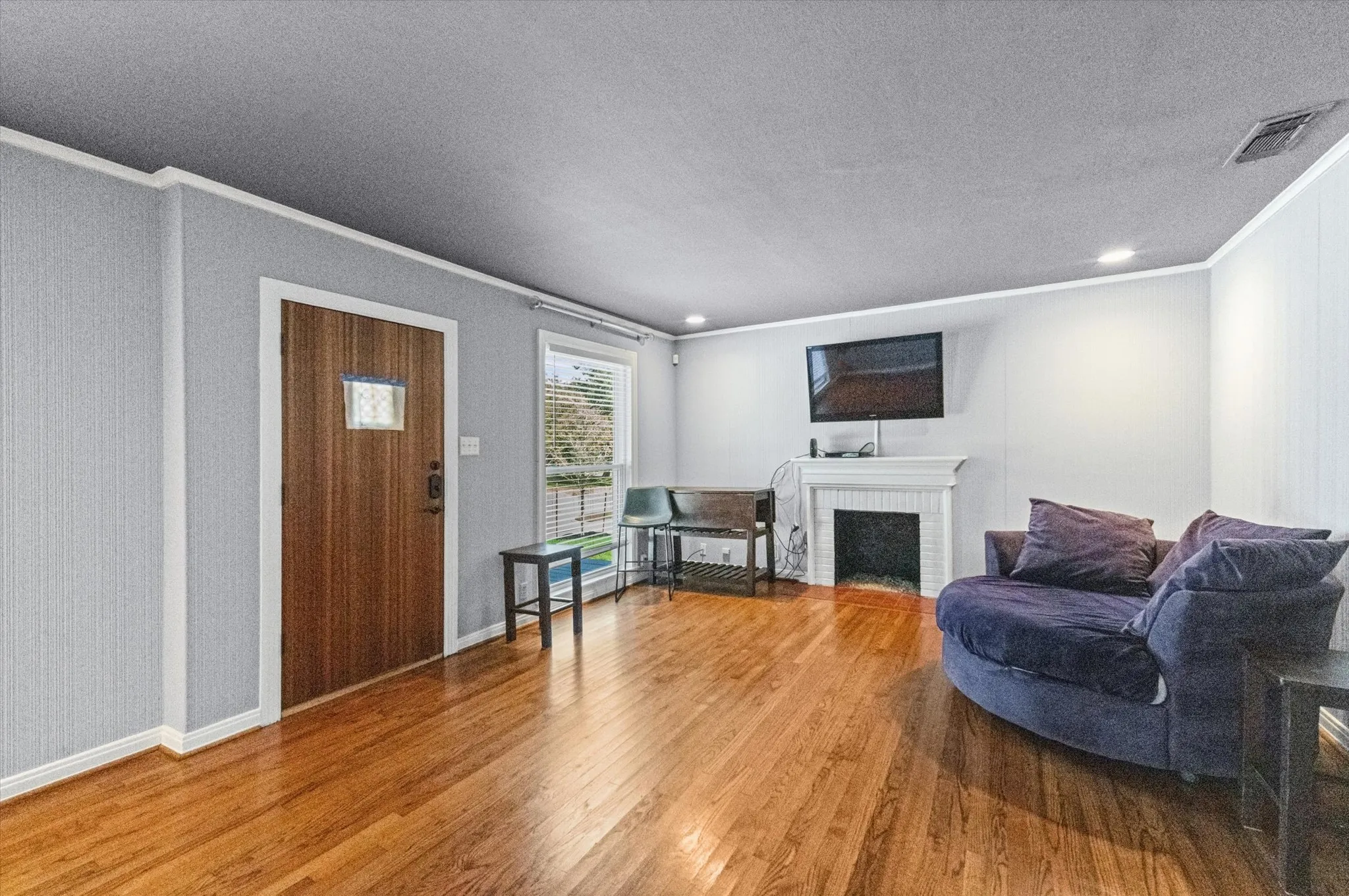 Single Family Residence For Sale in Dallas County , 6050 Penrose Avenue, Dallas, Texas 75206, 2 Bedroom, 1 Bathroom, 1 Garage spaces, 1,230 Sqft, built in 1938, mls#21378328, Real Estate Agent in Dallas, Homes For Sale in Dallas county, Homes For Sale in Dallas, Realtor in Dallas Texas, Real Estate Brokerage Independent Realty Texas, Luminita Cordes Realtor