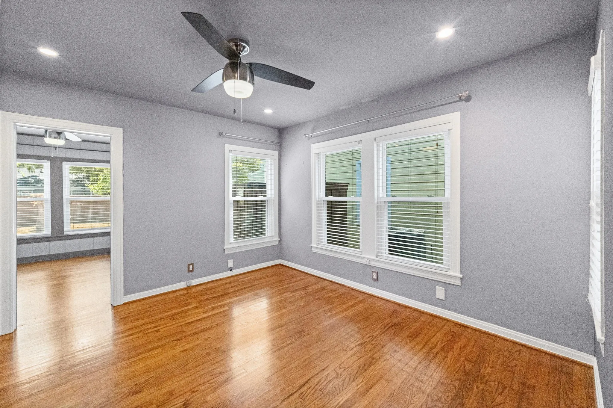 Single Family Residence For Sale in Dallas County , 6050 Penrose Avenue, Dallas, Texas 75206, 2 Bedroom, 1 Bathroom, 1 Garage spaces, 1,230 Sqft, built in 1938, mls#21378328, Real Estate Agent in Dallas, Homes For Sale in Dallas county, Homes For Sale in Dallas, Realtor in Dallas Texas, Real Estate Brokerage Independent Realty Texas, Luminita Cordes Realtor