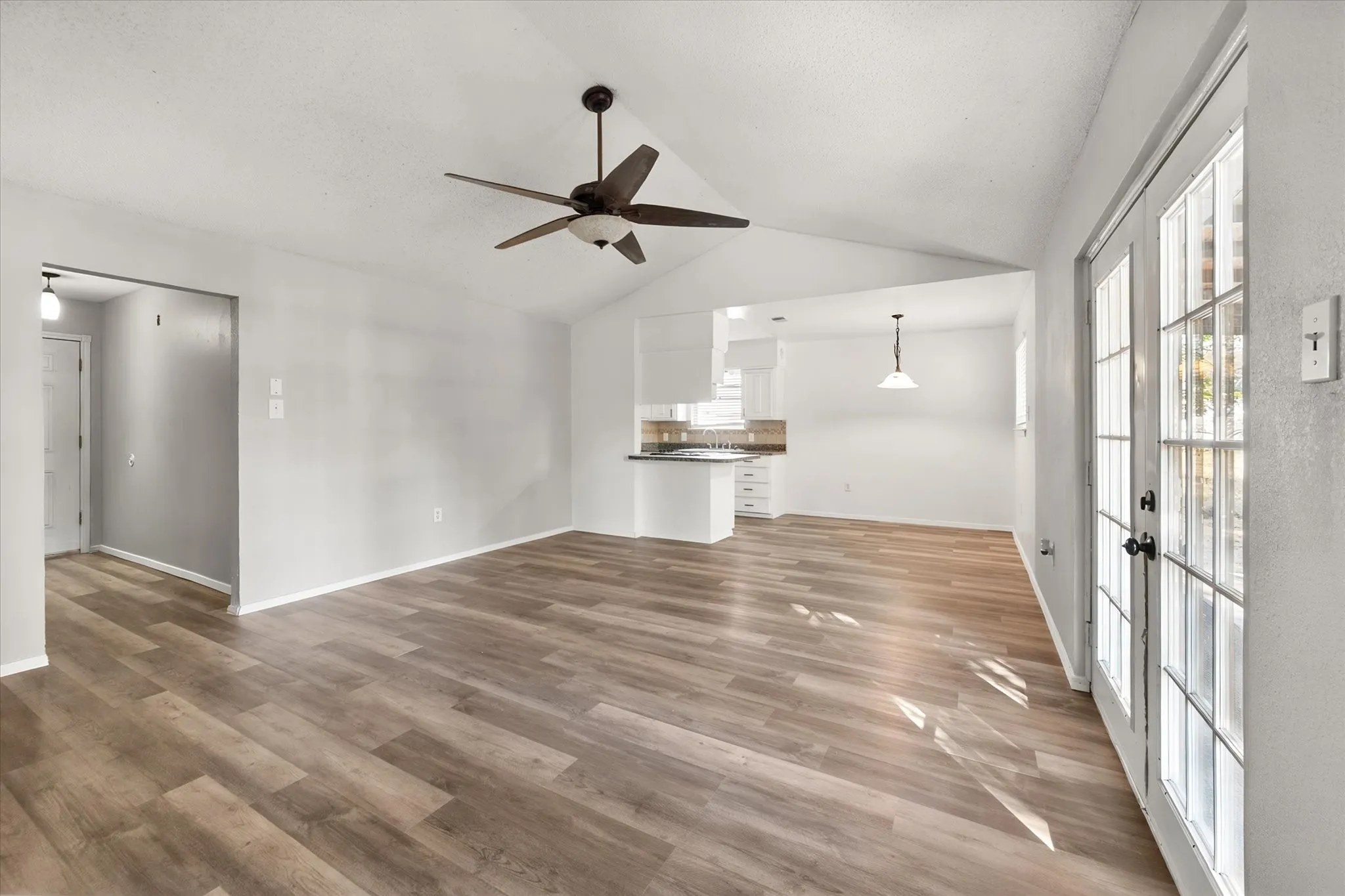 Single Family Residence For Sale in Johnson County , 316 NW Summercrest Boulevard, Burleson, Texas 76028, 3 Bedroom, 2 Bathroom, 2 Garage spaces, 1,185 Sqft, built in 1968, mls#21375917, Real Estate Agent in Burleson, Homes For Sale in Johnson county, Homes For Sale in Burleson, Realtor in Burleson Texas, Real Estate Brokerage Independent Realty Texas, Luminita Cordes Realtor