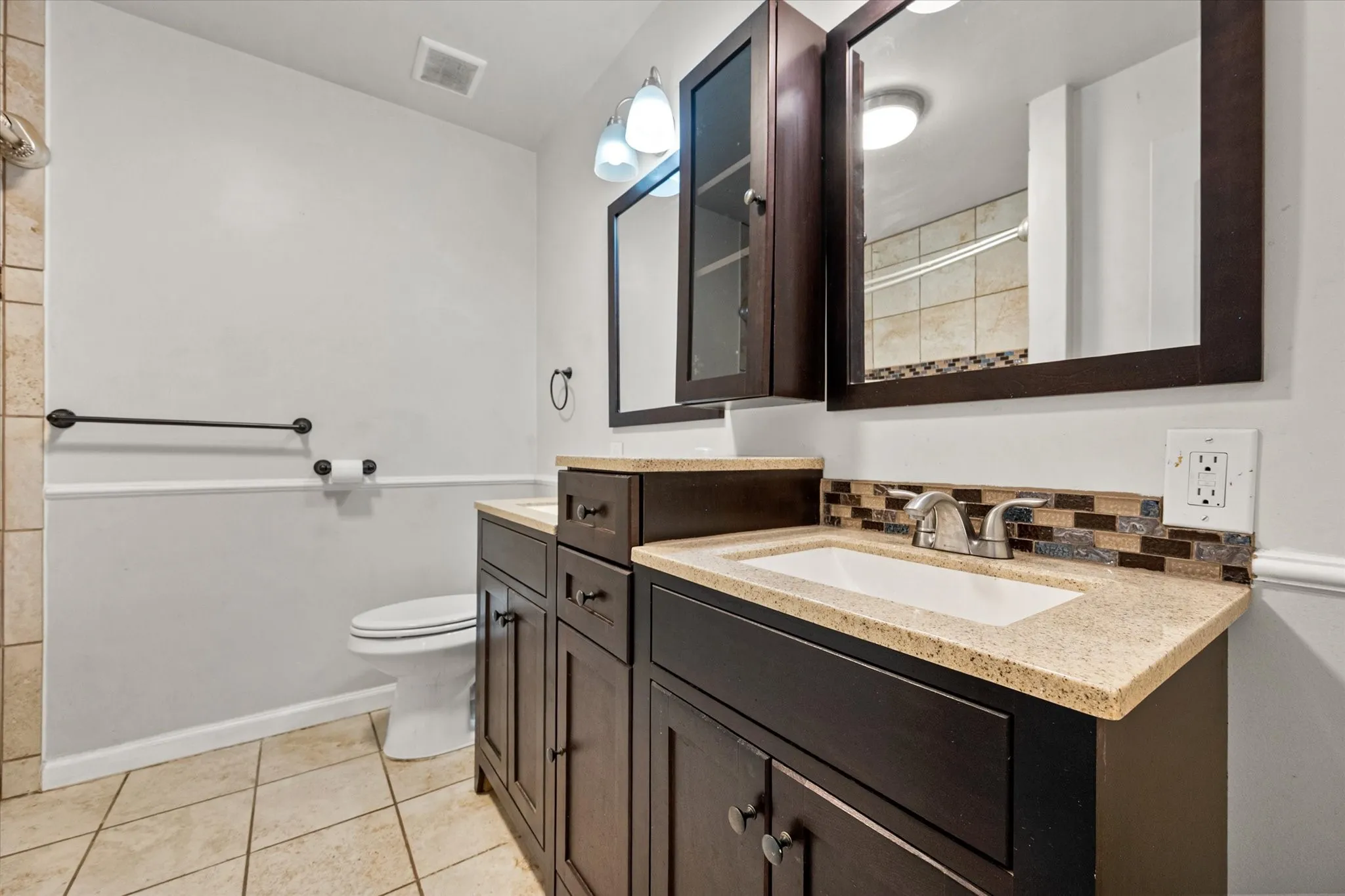 Single Family Residence For Sale in Johnson County , 316 NW Summercrest Boulevard, Burleson, Texas 76028, 3 Bedroom, 2 Bathroom, 2 Garage spaces, 1,185 Sqft, built in 1968, mls#21375917, Real Estate Agent in Burleson, Homes For Sale in Johnson county, Homes For Sale in Burleson, Realtor in Burleson Texas, Real Estate Brokerage Independent Realty Texas, Luminita Cordes Realtor