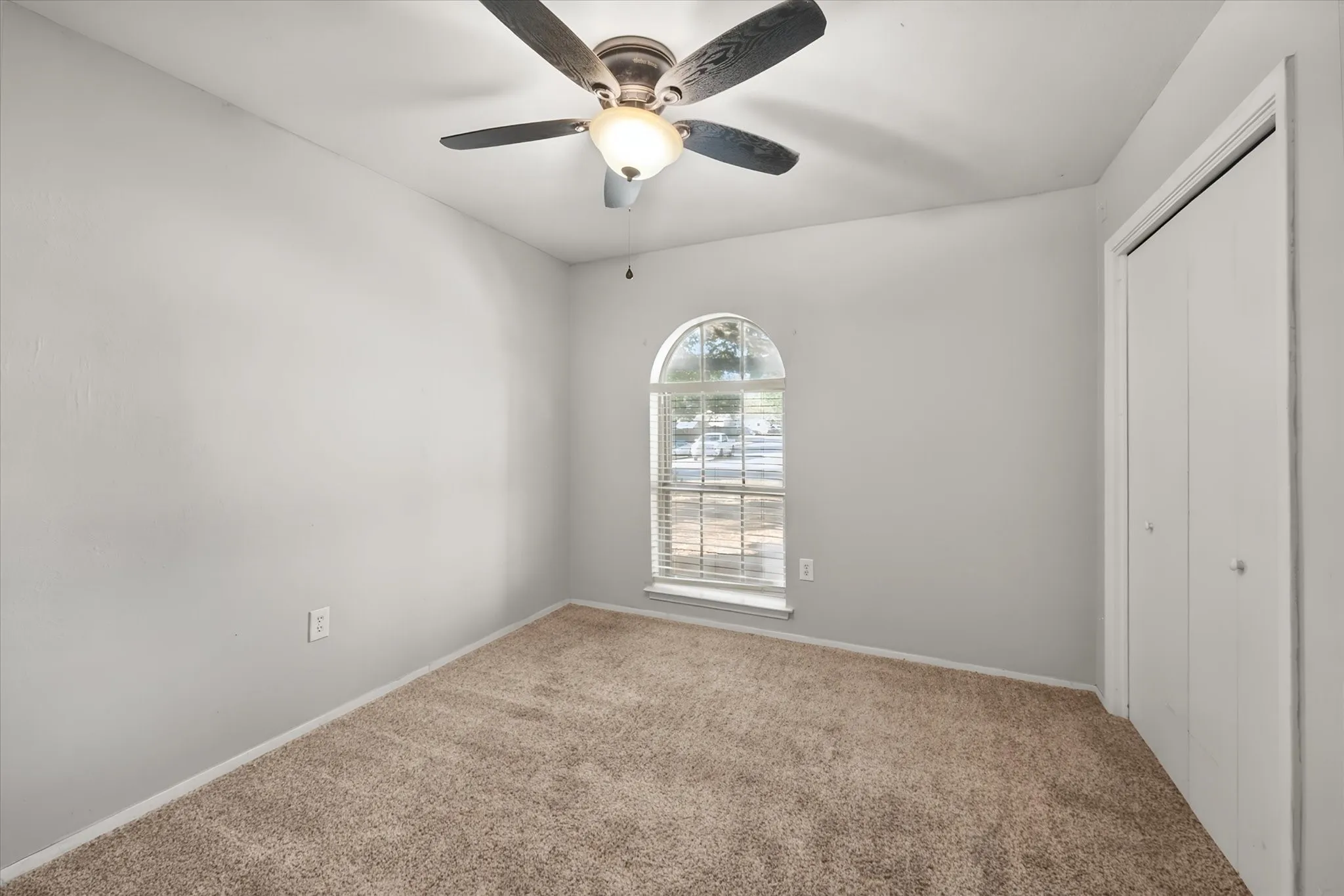 Single Family Residence For Sale in Johnson County , 316 NW Summercrest Boulevard, Burleson, Texas 76028, 3 Bedroom, 2 Bathroom, 2 Garage spaces, 1,185 Sqft, built in 1968, mls#21375917, Real Estate Agent in Burleson, Homes For Sale in Johnson county, Homes For Sale in Burleson, Realtor in Burleson Texas, Real Estate Brokerage Independent Realty Texas, Luminita Cordes Realtor