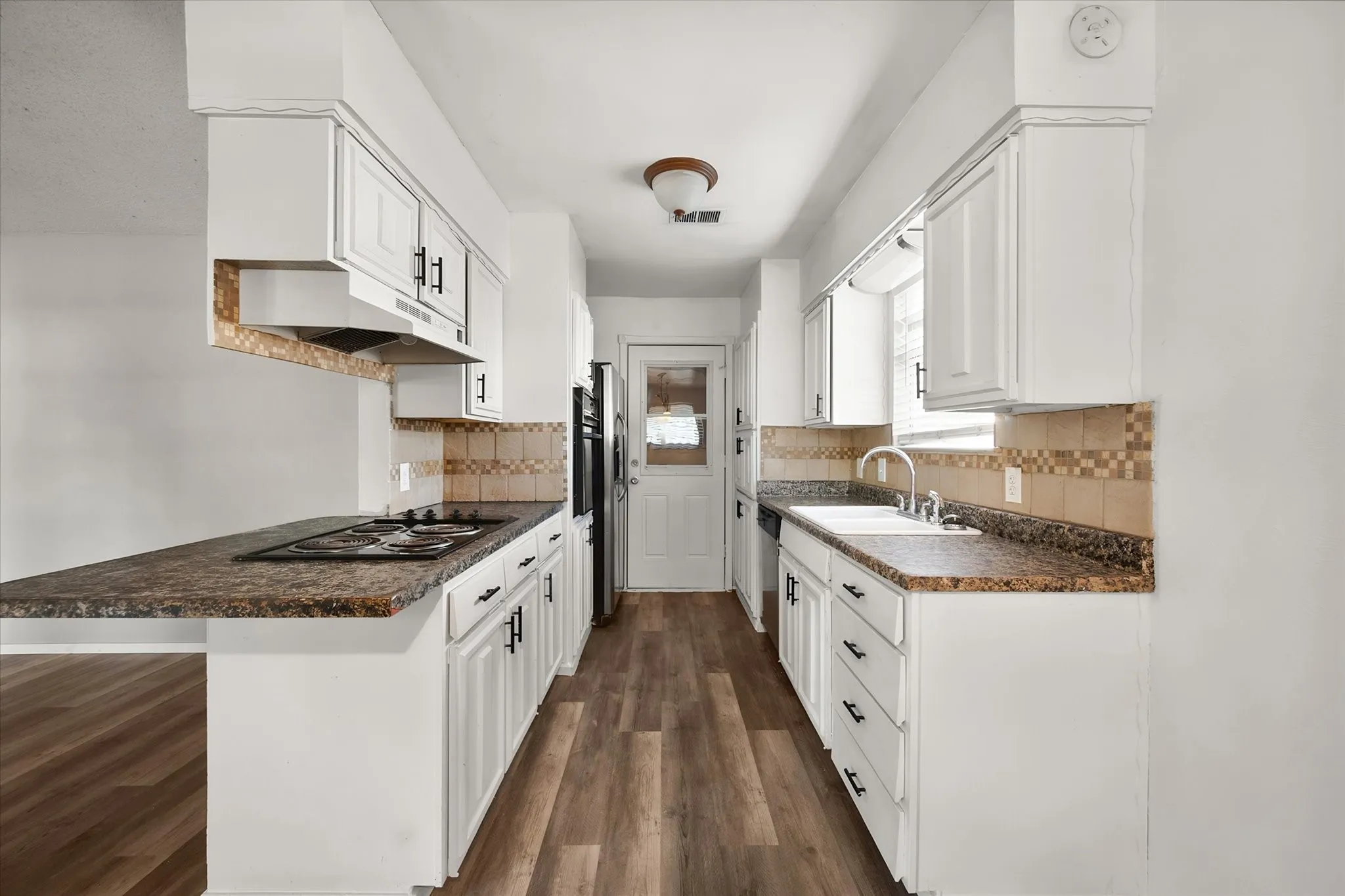 Single Family Residence For Sale in Johnson County , 316 NW Summercrest Boulevard, Burleson, Texas 76028, 3 Bedroom, 2 Bathroom, 2 Garage spaces, 1,185 Sqft, built in 1968, mls#21375917, Real Estate Agent in Burleson, Homes For Sale in Johnson county, Homes For Sale in Burleson, Realtor in Burleson Texas, Real Estate Brokerage Independent Realty Texas, Luminita Cordes Realtor