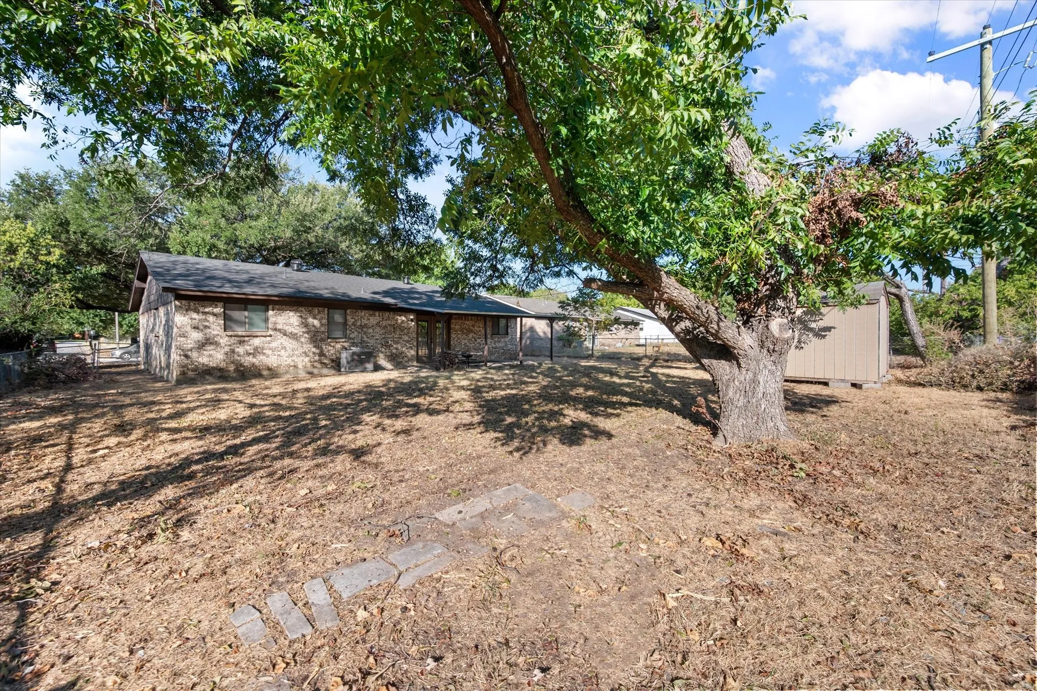 Single Family Residence For Sale in Johnson County , 316 NW Summercrest Boulevard, Burleson, Texas 76028, 3 Bedroom, 2 Bathroom, 2 Garage spaces, 1,185 Sqft, built in 1968, mls#21375917, Real Estate Agent in Burleson, Homes For Sale in Johnson county, Homes For Sale in Burleson, Realtor in Burleson Texas, Real Estate Brokerage Independent Realty Texas, Luminita Cordes Realtor