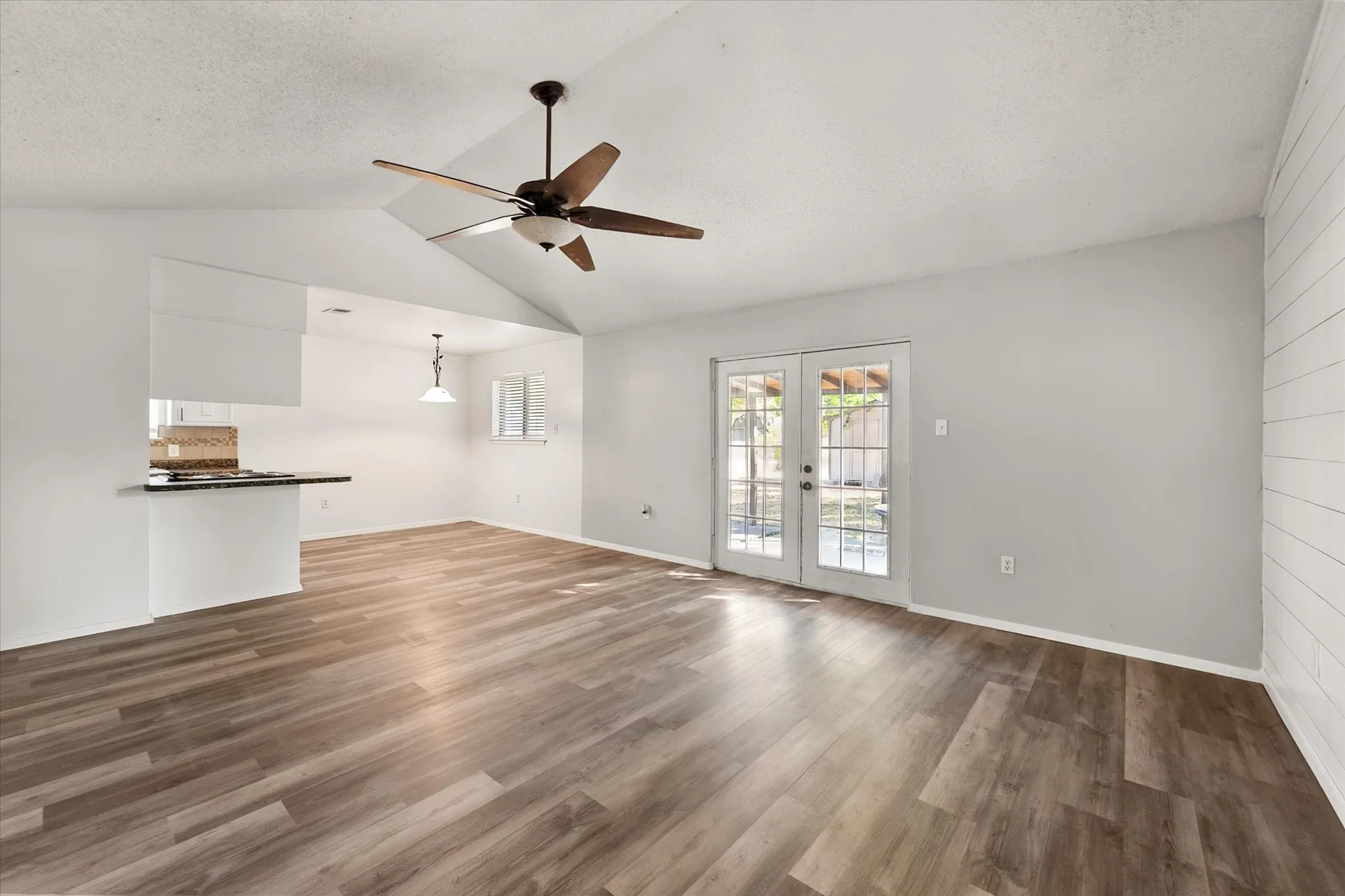 Single Family Residence For Sale in Johnson County , 316 NW Summercrest Boulevard, Burleson, Texas 76028, 3 Bedroom, 2 Bathroom, 2 Garage spaces, 1,185 Sqft, built in 1968, mls#21375917, Real Estate Agent in Burleson, Homes For Sale in Johnson county, Homes For Sale in Burleson, Realtor in Burleson Texas, Real Estate Brokerage Independent Realty Texas, Luminita Cordes Realtor