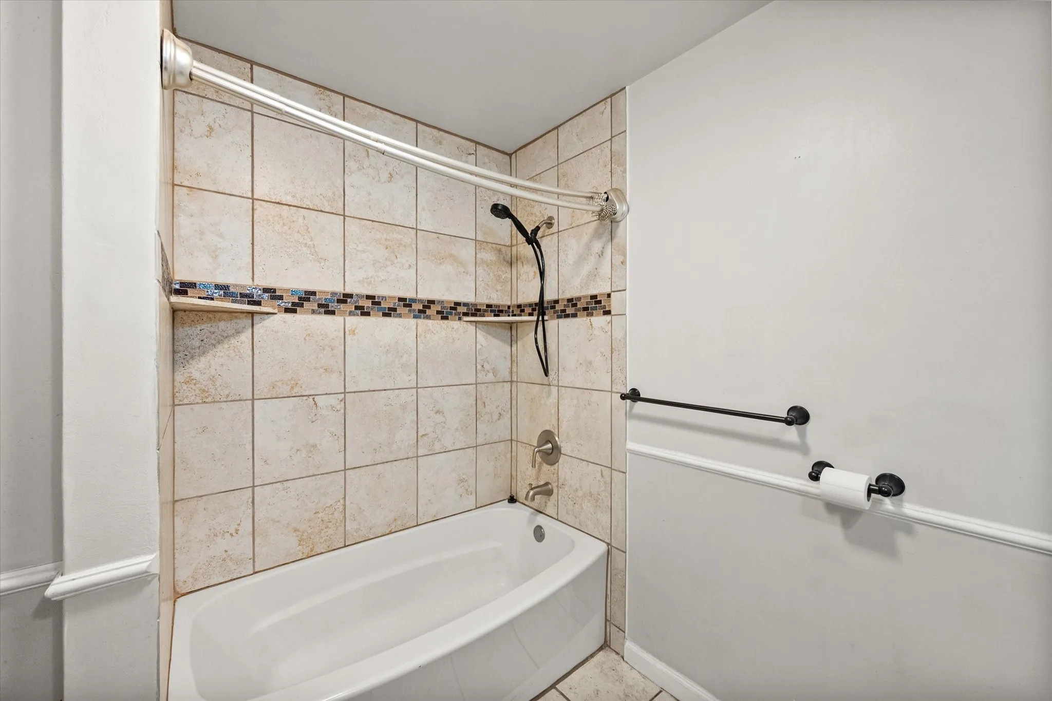 Single Family Residence For Sale in Johnson County , 316 NW Summercrest Boulevard, Burleson, Texas 76028, 3 Bedroom, 2 Bathroom, 2 Garage spaces, 1,185 Sqft, built in 1968, mls#21375917, Real Estate Agent in Burleson, Homes For Sale in Johnson county, Homes For Sale in Burleson, Realtor in Burleson Texas, Real Estate Brokerage Independent Realty Texas, Luminita Cordes Realtor