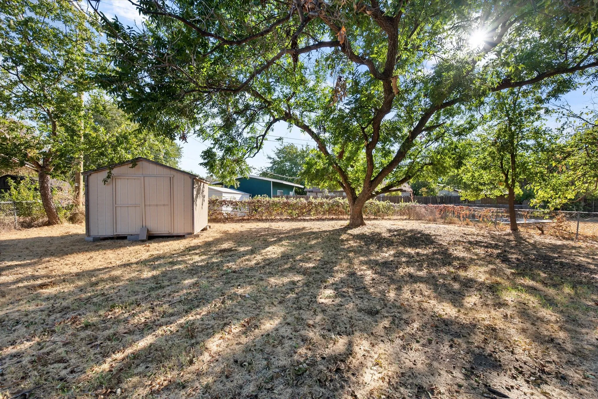 Single Family Residence For Sale in Johnson County , 316 NW Summercrest Boulevard, Burleson, Texas 76028, 3 Bedroom, 2 Bathroom, 2 Garage spaces, 1,185 Sqft, built in 1968, mls#21375917, Real Estate Agent in Burleson, Homes For Sale in Johnson county, Homes For Sale in Burleson, Realtor in Burleson Texas, Real Estate Brokerage Independent Realty Texas, Luminita Cordes Realtor