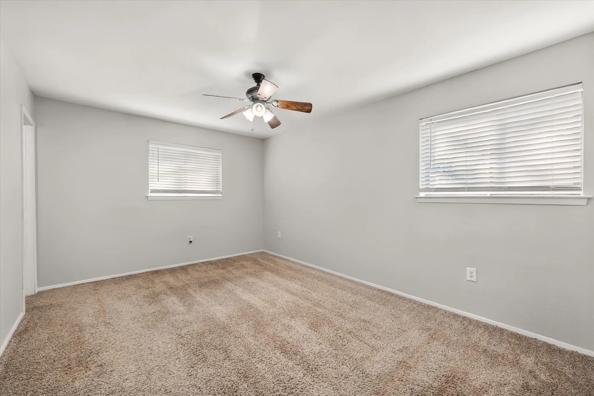 Single Family Residence For Sale in Johnson County , 316 NW Summercrest Boulevard, Burleson, Texas 76028, 3 Bedroom, 2 Bathroom, 2 Garage spaces, 1,185 Sqft, built in 1968, mls#21375917, Real Estate Agent in Burleson, Homes For Sale in Johnson county, Homes For Sale in Burleson, Realtor in Burleson Texas, Real Estate Brokerage Independent Realty Texas, Luminita Cordes Realtor