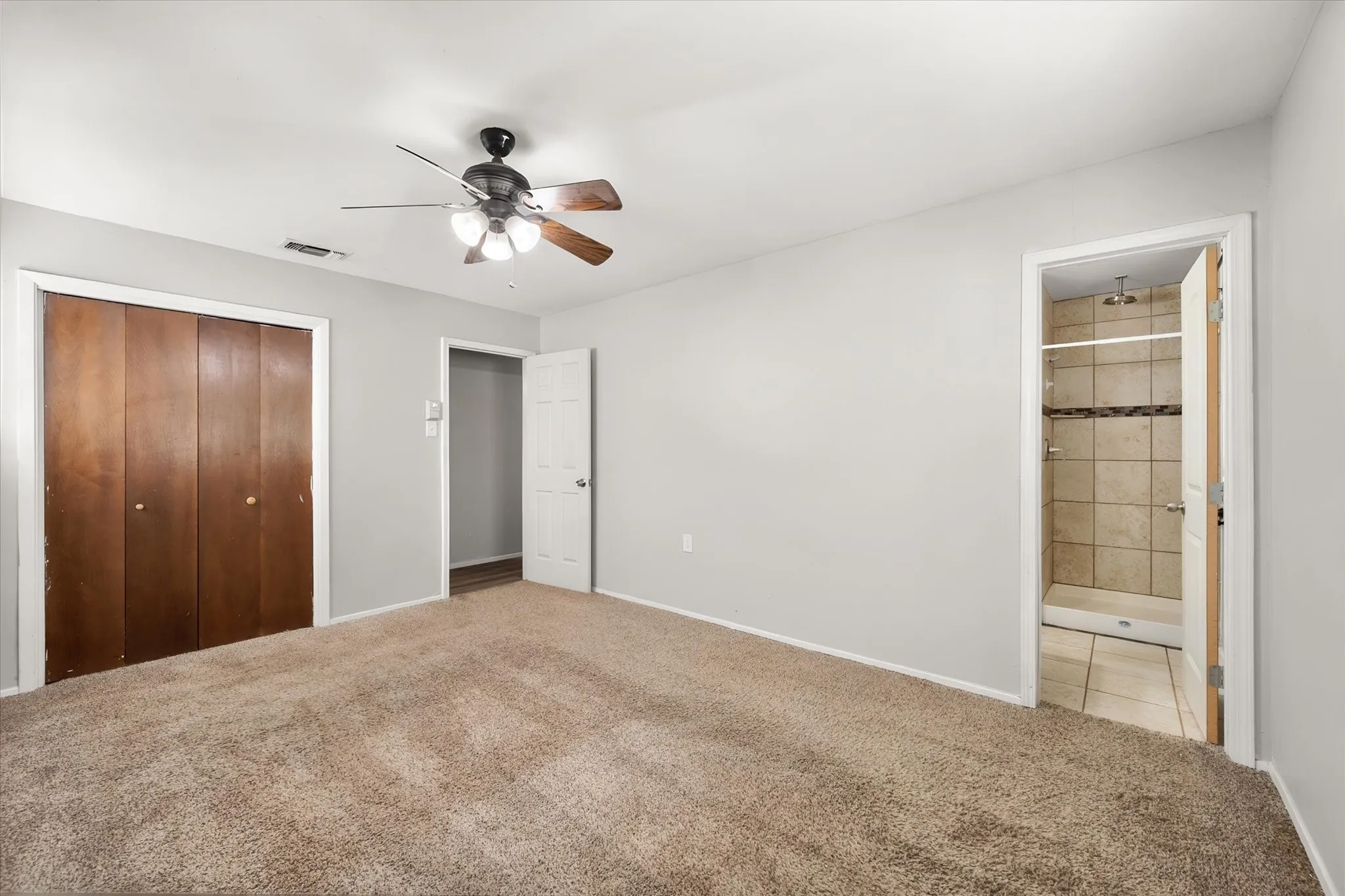 Single Family Residence For Sale in Johnson County , 316 NW Summercrest Boulevard, Burleson, Texas 76028, 3 Bedroom, 2 Bathroom, 2 Garage spaces, 1,185 Sqft, built in 1968, mls#21375917, Real Estate Agent in Burleson, Homes For Sale in Johnson county, Homes For Sale in Burleson, Realtor in Burleson Texas, Real Estate Brokerage Independent Realty Texas, Luminita Cordes Realtor