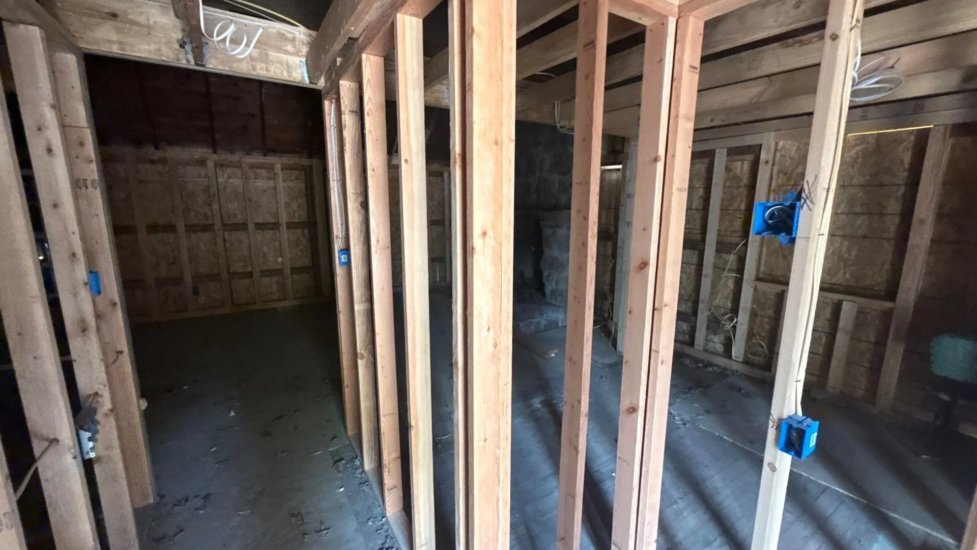 Single Family Residence For Sale in Denton County , 203 E 9th Street, Shady Shores, Texas 76208, 2 Bedroom, 2 Bathroom, 2 Garage spaces, 812 Sqft, built in 1947, mls#21377628, Real Estate Agent in Shady Shores, Homes For Sale in Denton county, Homes For Sale in Shady Shores, Realtor in Shady Shores Texas, Real Estate Brokerage Independent Realty Texas, Luminita Cordes Realtor