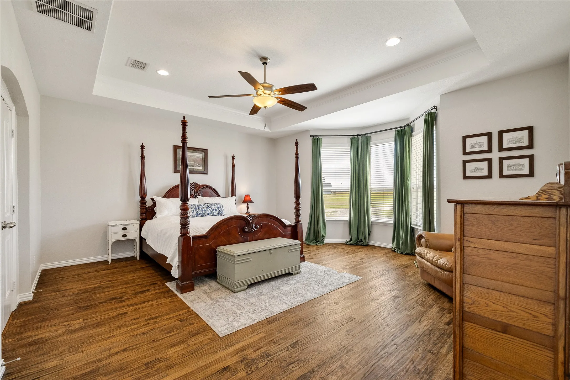 Single Family Residence For Sale in Denton County , 5750 High Mesa Drive, Justin, Texas 76247, 4 Bedroom, 3 Bathroom, 3 Garage spaces, 3,059 Sqft, built in 2015, mls#21370592, Real Estate Agent in Justin, Homes For Sale in Denton county, Homes For Sale in Justin, Realtor in Justin Texas, Real Estate Brokerage Independent Realty Texas, Luminita Cordes Realtor