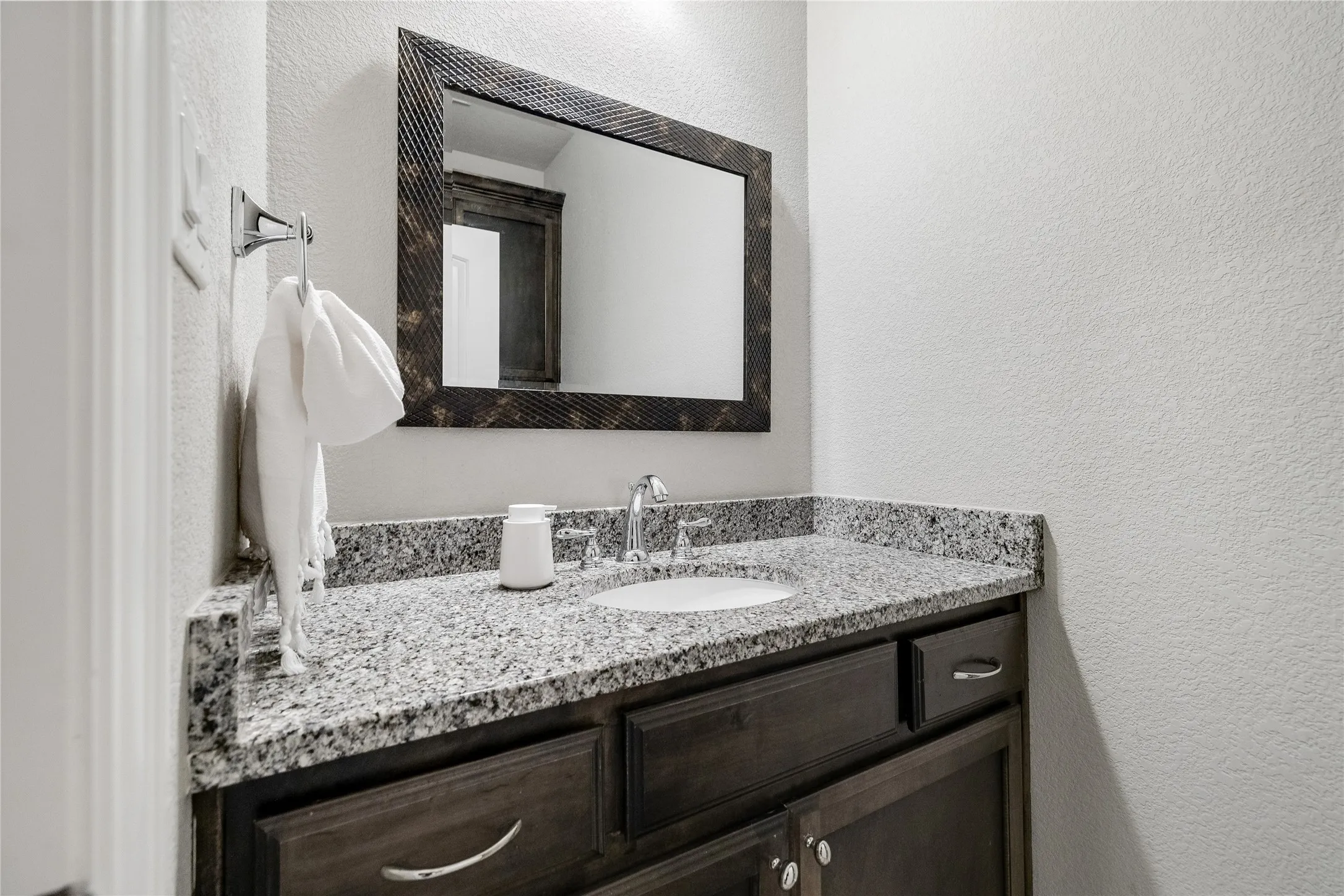 Single Family Residence For Sale in Denton County , 5750 High Mesa Drive, Justin, Texas 76247, 4 Bedroom, 3 Bathroom, 3 Garage spaces, 3,059 Sqft, built in 2015, mls#21370592, Real Estate Agent in Justin, Homes For Sale in Denton county, Homes For Sale in Justin, Realtor in Justin Texas, Real Estate Brokerage Independent Realty Texas, Luminita Cordes Realtor