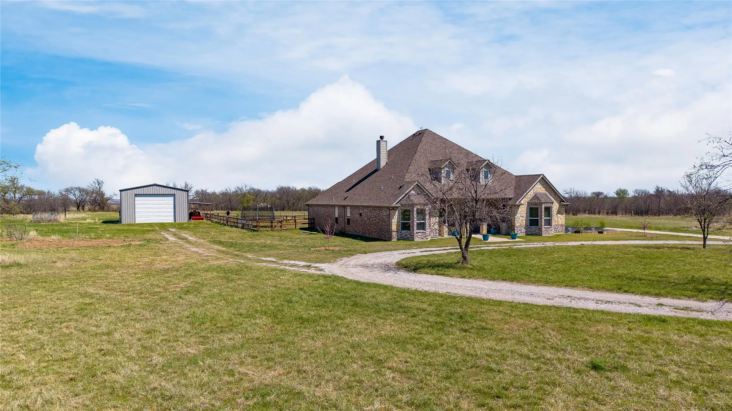 Single Family Residence For Sale in Denton County , 5750 High Mesa Drive, Justin, Texas 76247, 4 Bedroom, 3 Bathroom, 3 Garage spaces, 3,059 Sqft, built in 2015, mls#21370592, Real Estate Agent in Justin, Homes For Sale in Denton county, Homes For Sale in Justin, Realtor in Justin Texas, Real Estate Brokerage Independent Realty Texas, Luminita Cordes Realtor