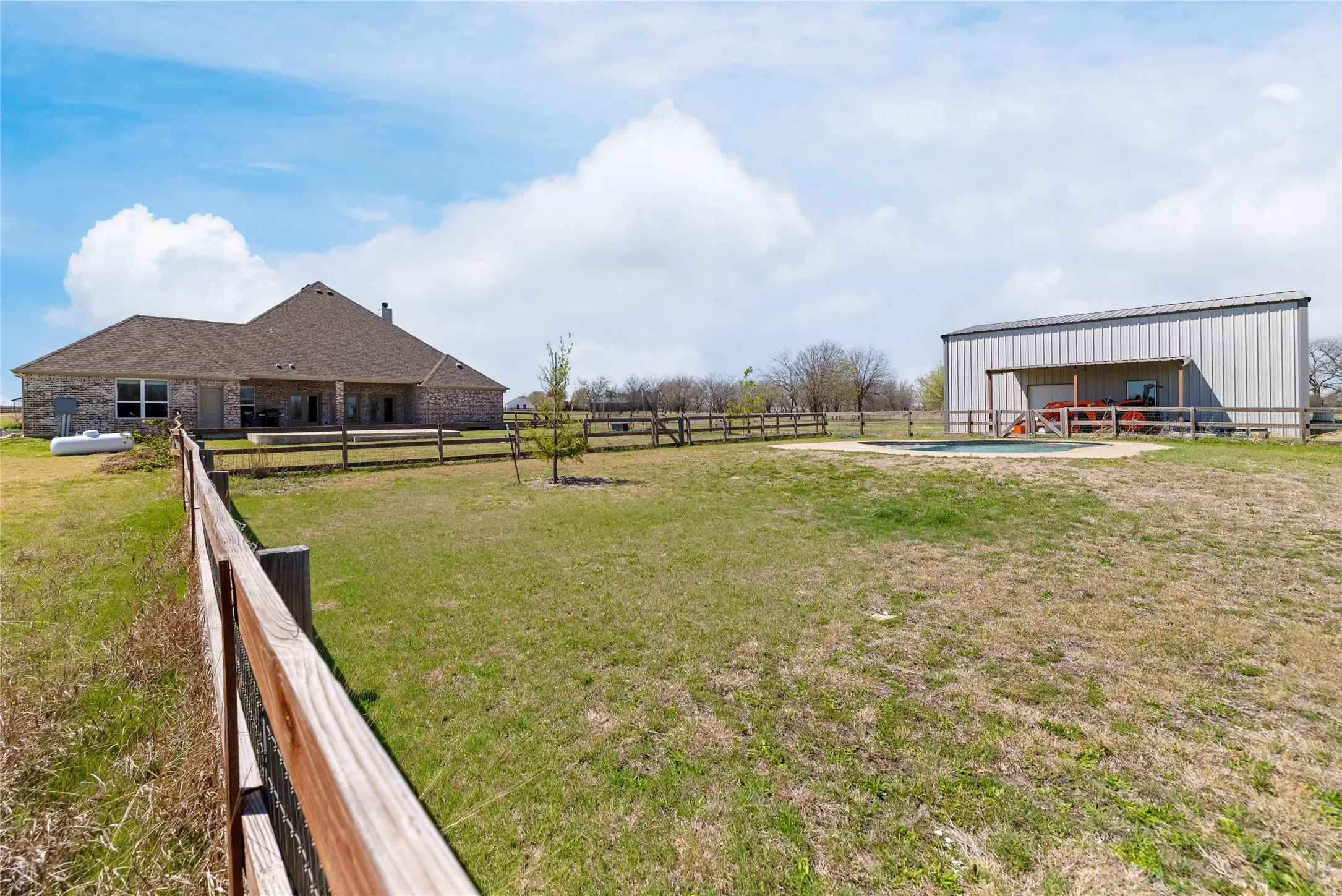 Single Family Residence For Sale in Denton County , 5750 High Mesa Drive, Justin, Texas 76247, 4 Bedroom, 3 Bathroom, 3 Garage spaces, 3,059 Sqft, built in 2015, mls#21370592, Real Estate Agent in Justin, Homes For Sale in Denton county, Homes For Sale in Justin, Realtor in Justin Texas, Real Estate Brokerage Independent Realty Texas, Luminita Cordes Realtor