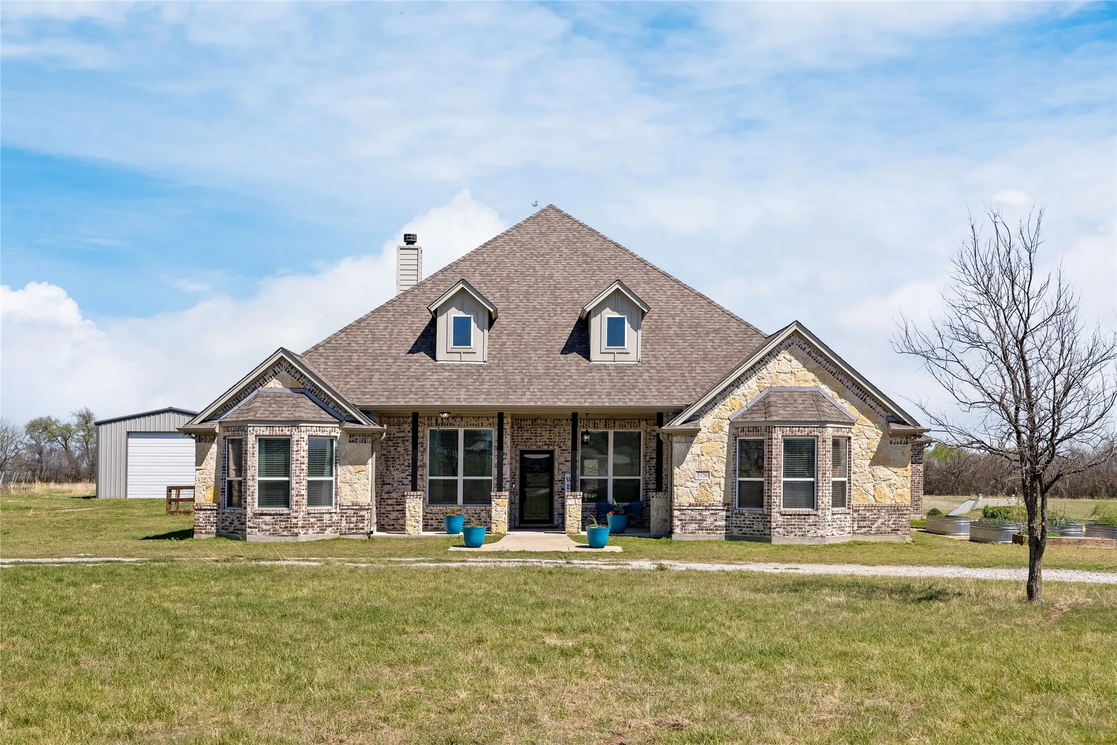 Single Family Residence For Sale in Denton County , 5750 High Mesa Drive, Justin, Texas 76247, 4 Bedroom, 3 Bathroom, 3 Garage spaces, 3,059 Sqft, built in 2015, mls#21370592, Real Estate Agent in Justin, Homes For Sale in Denton county, Homes For Sale in Justin, Realtor in Justin Texas, Real Estate Brokerage Independent Realty Texas, Luminita Cordes Realtor