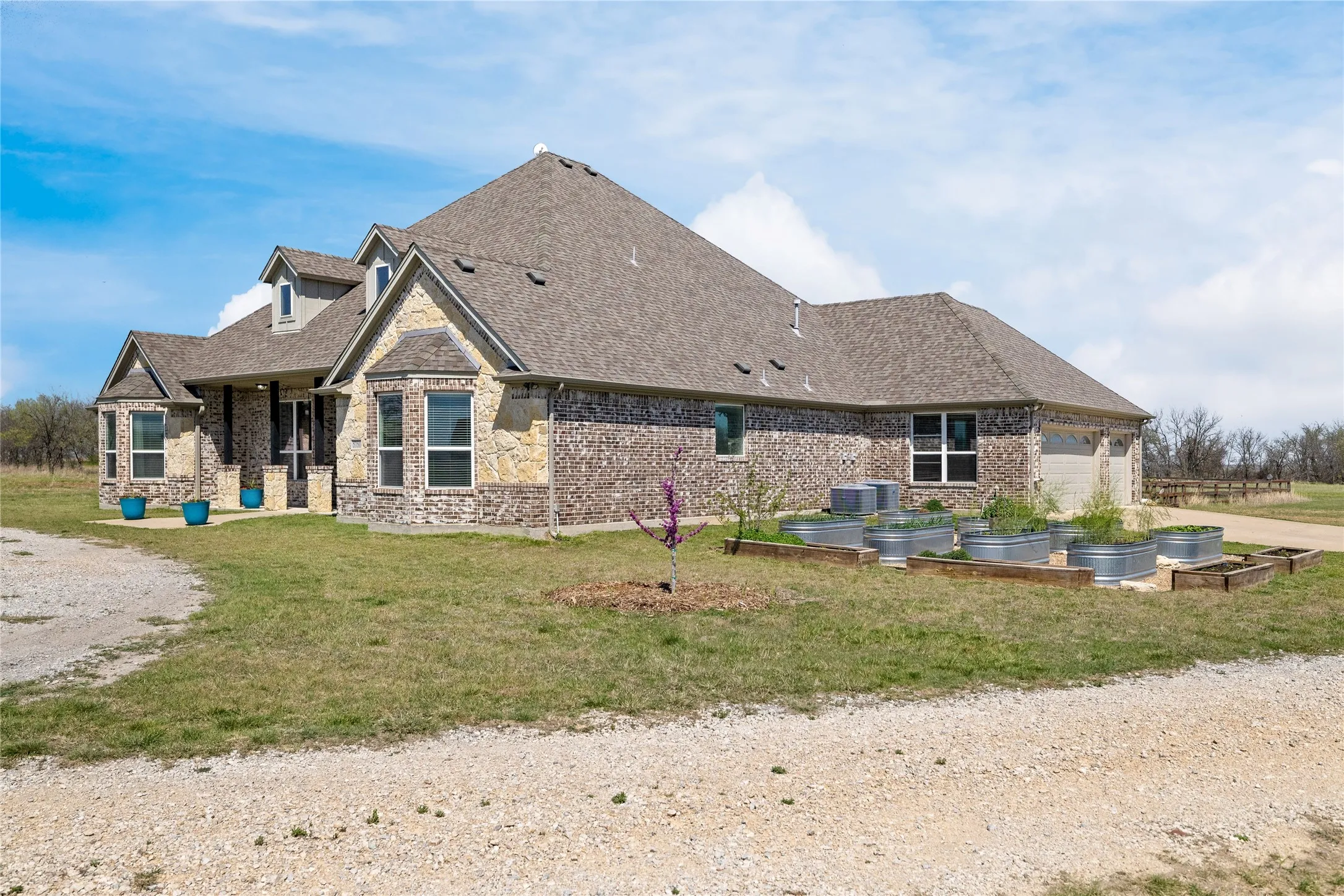 Single Family Residence For Sale in Denton County , 5750 High Mesa Drive, Justin, Texas 76247, 4 Bedroom, 3 Bathroom, 3 Garage spaces, 3,059 Sqft, built in 2015, mls#21370592, Real Estate Agent in Justin, Homes For Sale in Denton county, Homes For Sale in Justin, Realtor in Justin Texas, Real Estate Brokerage Independent Realty Texas, Luminita Cordes Realtor