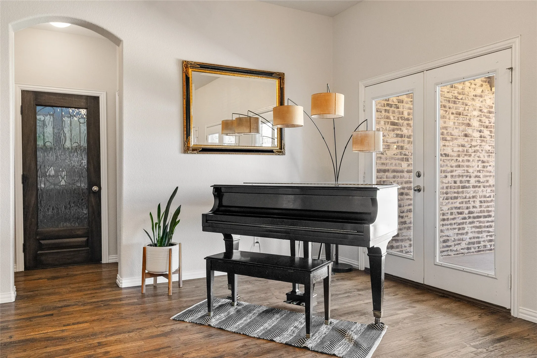 Single Family Residence For Sale in Denton County , 5750 High Mesa Drive, Justin, Texas 76247, 4 Bedroom, 3 Bathroom, 3 Garage spaces, 3,059 Sqft, built in 2015, mls#21370592, Real Estate Agent in Justin, Homes For Sale in Denton county, Homes For Sale in Justin, Realtor in Justin Texas, Real Estate Brokerage Independent Realty Texas, Luminita Cordes Realtor