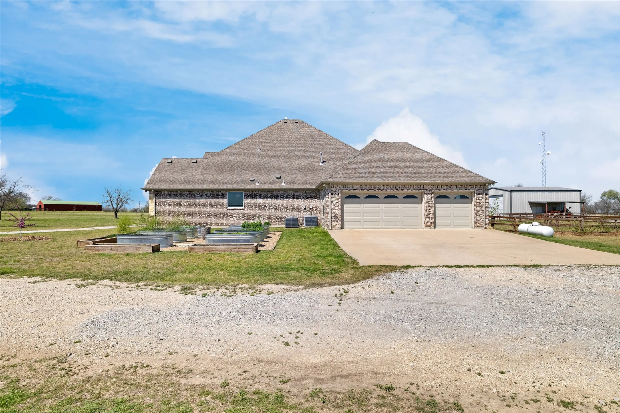 Single Family Residence For Sale in Denton County , 5750 High Mesa Drive, Justin, Texas 76247, 4 Bedroom, 3 Bathroom, 3 Garage spaces, 3,059 Sqft, built in 2015, mls#21370592, Real Estate Agent in Justin, Homes For Sale in Denton county, Homes For Sale in Justin, Realtor in Justin Texas, Real Estate Brokerage Independent Realty Texas, Luminita Cordes Realtor