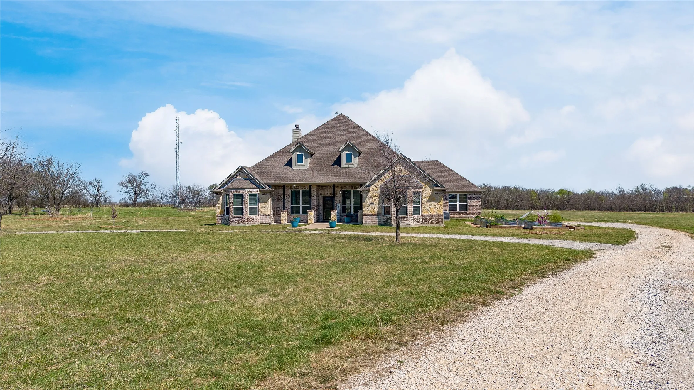 Single Family Residence For Sale in Denton County , 5750 High Mesa Drive, Justin, Texas 76247, 4 Bedroom, 3 Bathroom, 3 Garage spaces, 3,059 Sqft, built in 2015, mls#21370592, Real Estate Agent in Justin, Homes For Sale in Denton county, Homes For Sale in Justin, Realtor in Justin Texas, Real Estate Brokerage Independent Realty Texas, Luminita Cordes Realtor