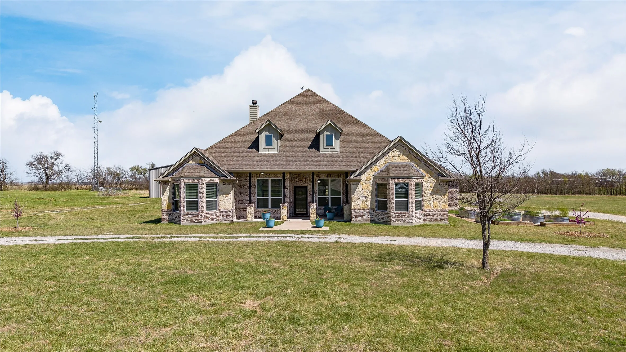 Single Family Residence For Sale in Denton County , 5750 High Mesa Drive, Justin, Texas 76247, 4 Bedroom, 3 Bathroom, 3 Garage spaces, 3,059 Sqft, built in 2015, mls#21370592, Real Estate Agent in Justin, Homes For Sale in Denton county, Homes For Sale in Justin, Realtor in Justin Texas, Real Estate Brokerage Independent Realty Texas, Luminita Cordes Realtor