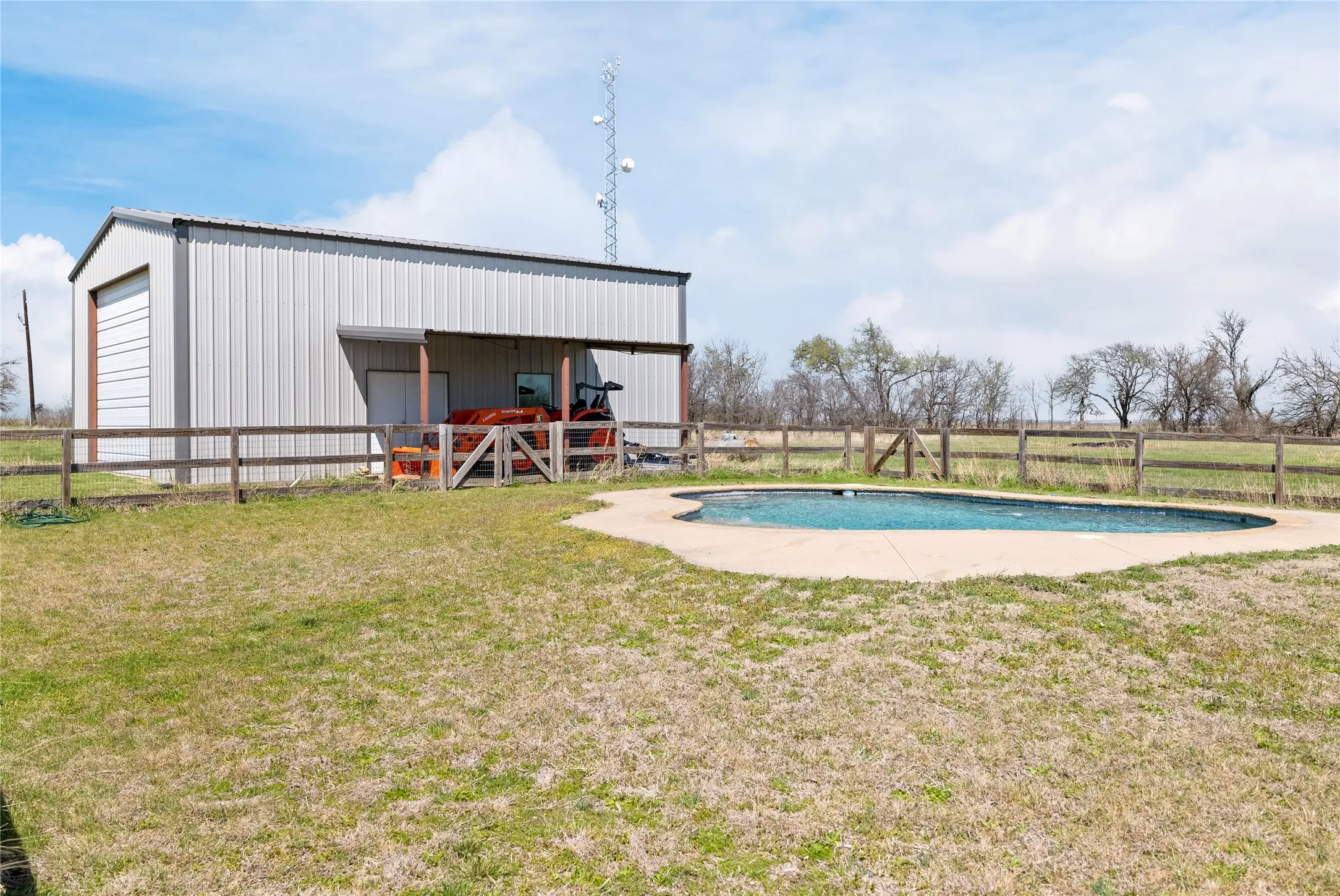 Single Family Residence For Sale in Denton County , 5750 High Mesa Drive, Justin, Texas 76247, 4 Bedroom, 3 Bathroom, 3 Garage spaces, 3,059 Sqft, built in 2015, mls#21370592, Real Estate Agent in Justin, Homes For Sale in Denton county, Homes For Sale in Justin, Realtor in Justin Texas, Real Estate Brokerage Independent Realty Texas, Luminita Cordes Realtor
